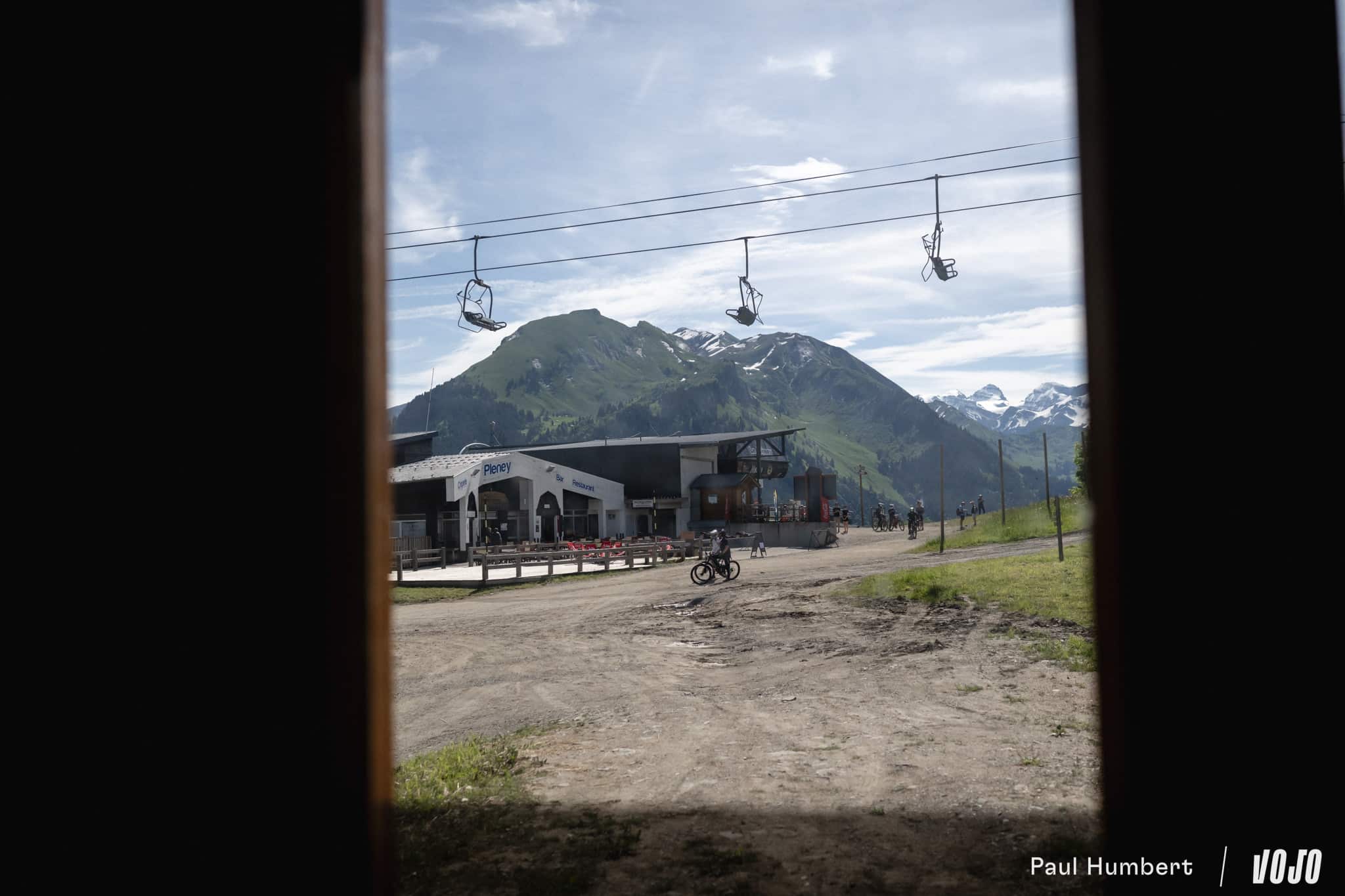 https://www.vojomag.com/app/uploads/2024/07/bike patrol morzine pleney shaper bike park 2024 vojo paul humbert 3.jpg