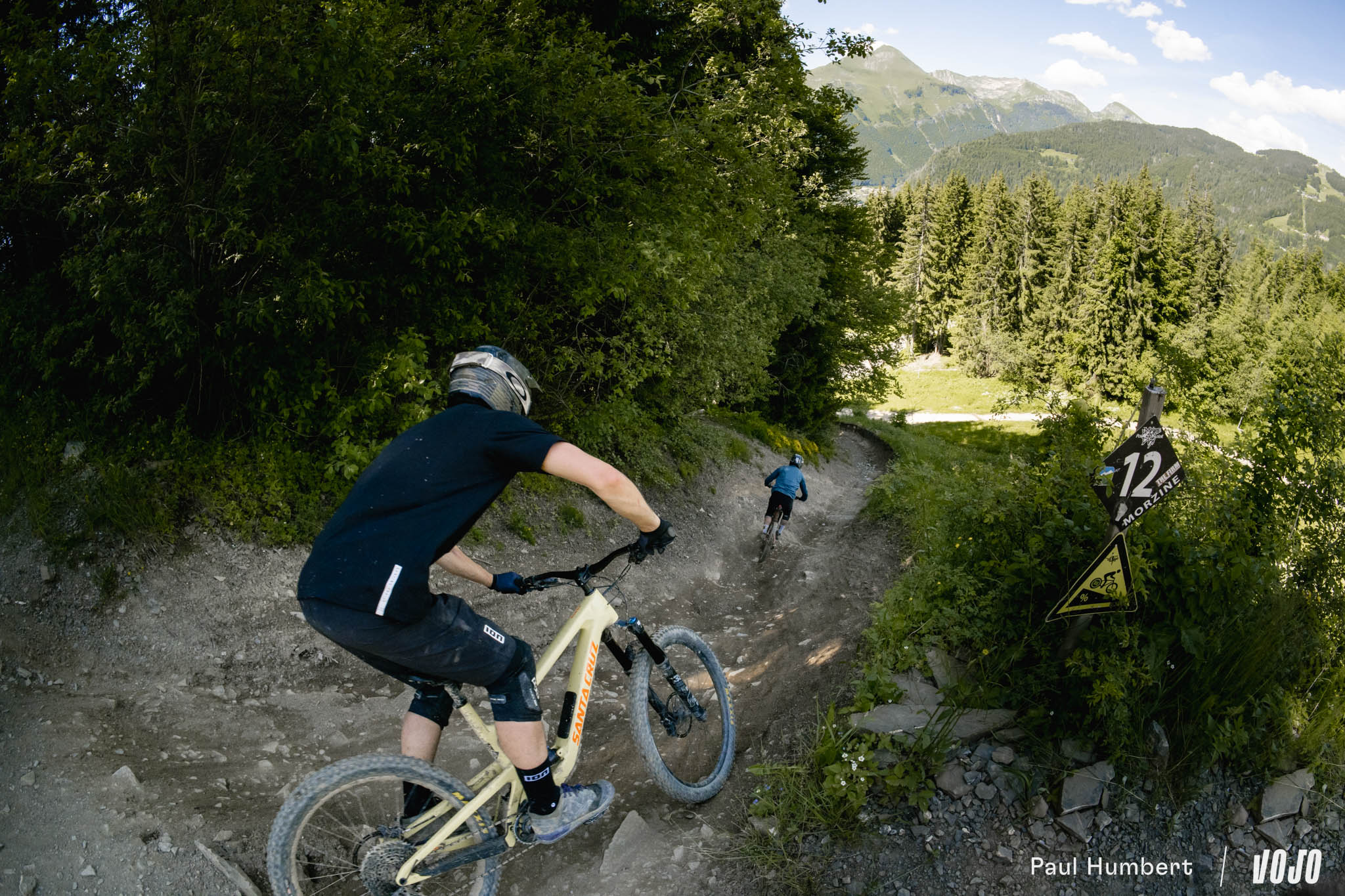 https://www.vojomag.com/app/uploads/2024/07/bike patrol morzine pleney shaper bike park 2024 vojo paul humbert 3.jpg