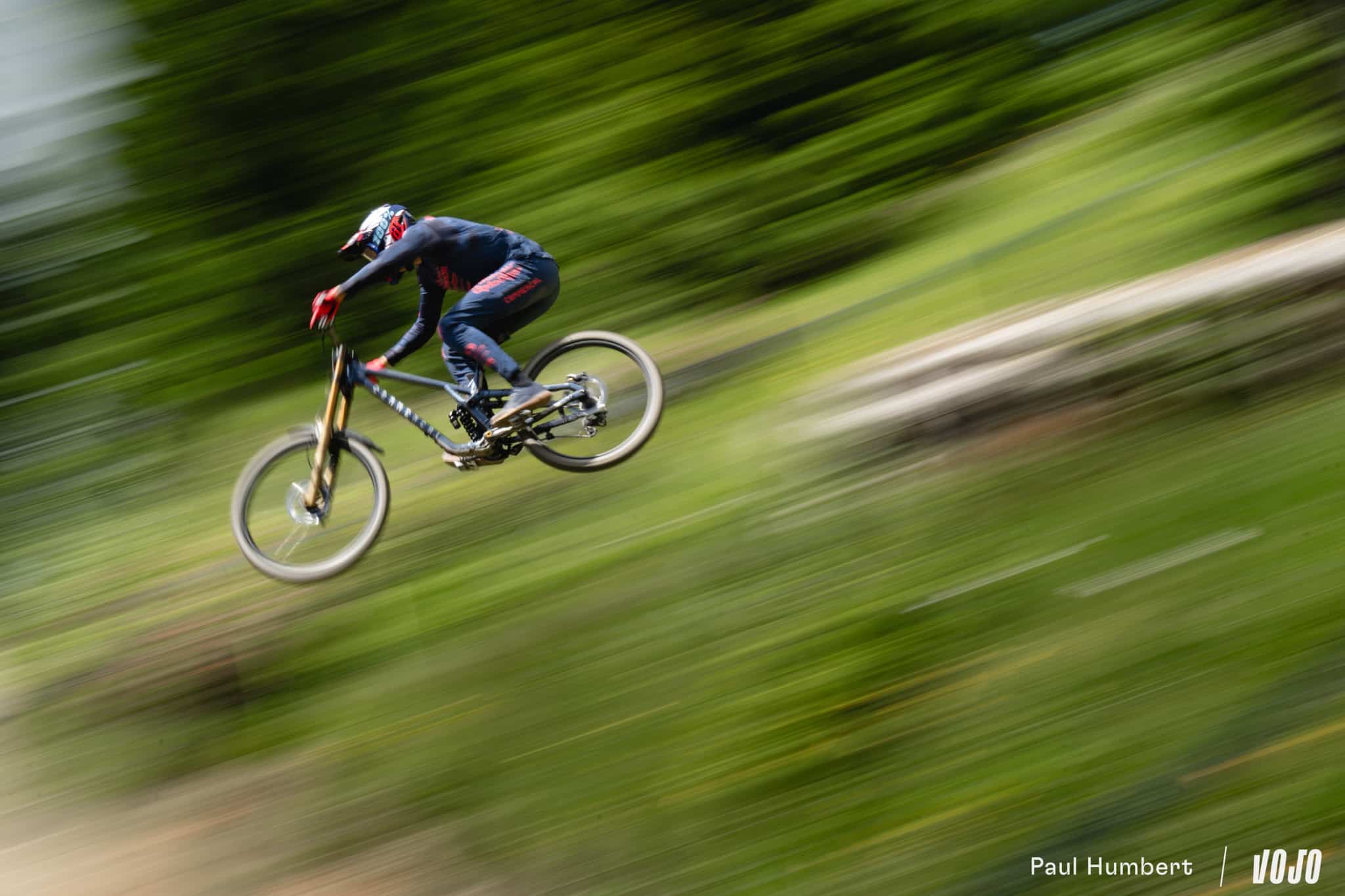 https://www.vojomag.com/app/uploads/2024/07/dh les gets finale pierron farina 2024 vojo paul humbert 5 1.jpg