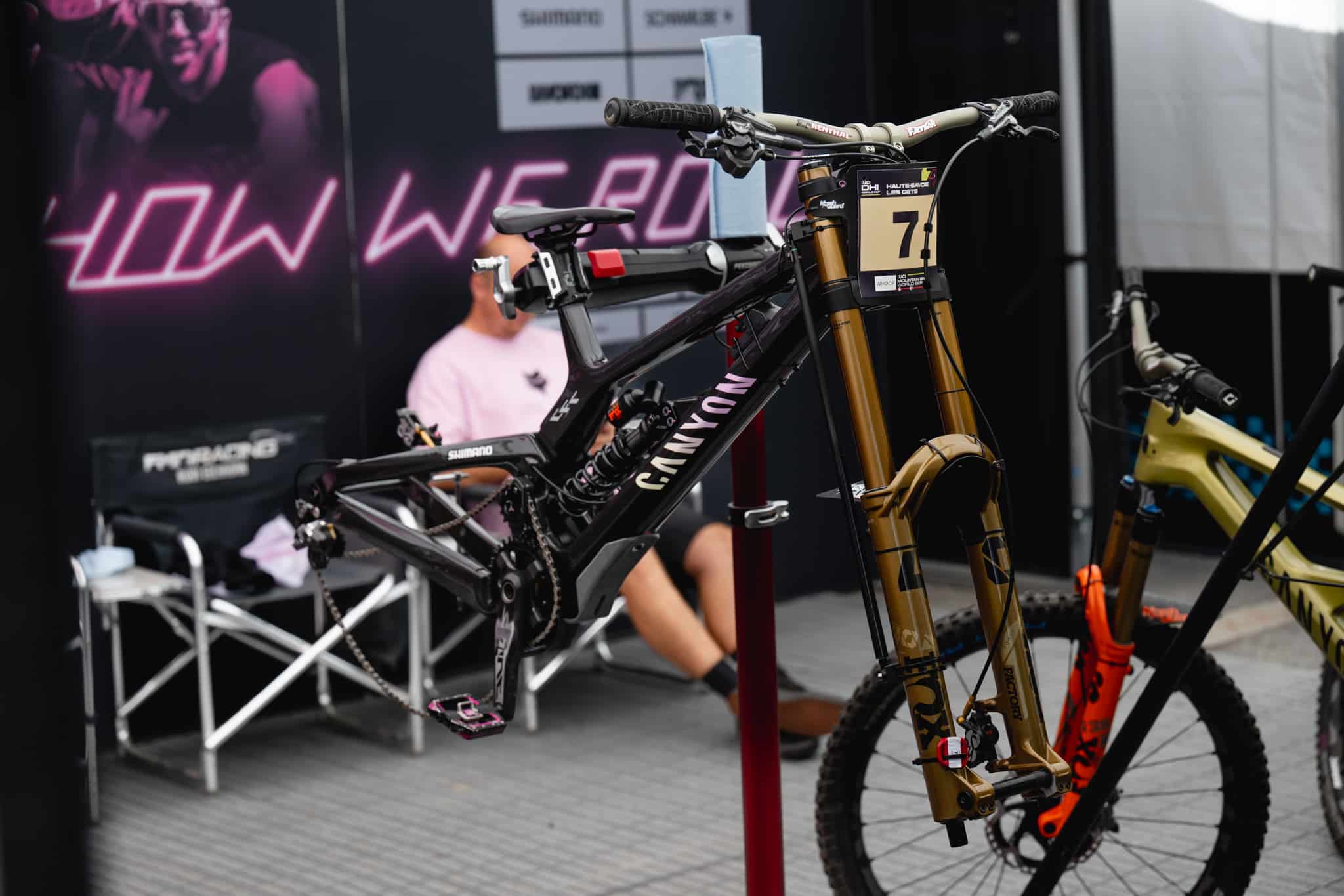 https://www.vojomag.com/app/uploads/2024/07/paddock coupe monde xc dh les gets 2024 vojo paul humbert 55.jpg