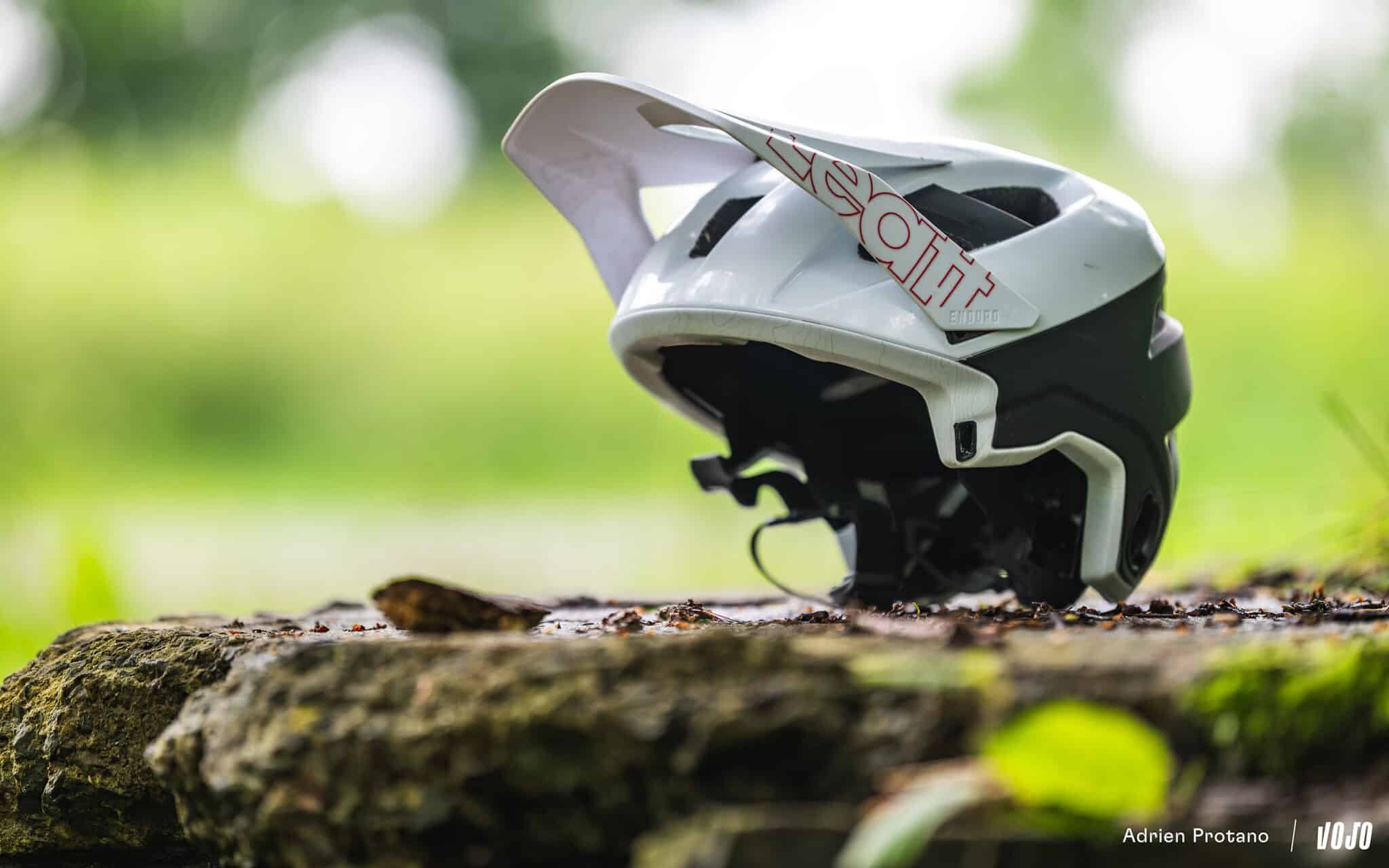 https://www.vojomag.com/app/uploads/2024/08/Leatt Enduro 3.0 2024 Test Avis Vojo A.Protano 1 5b 2048x1280.jpg