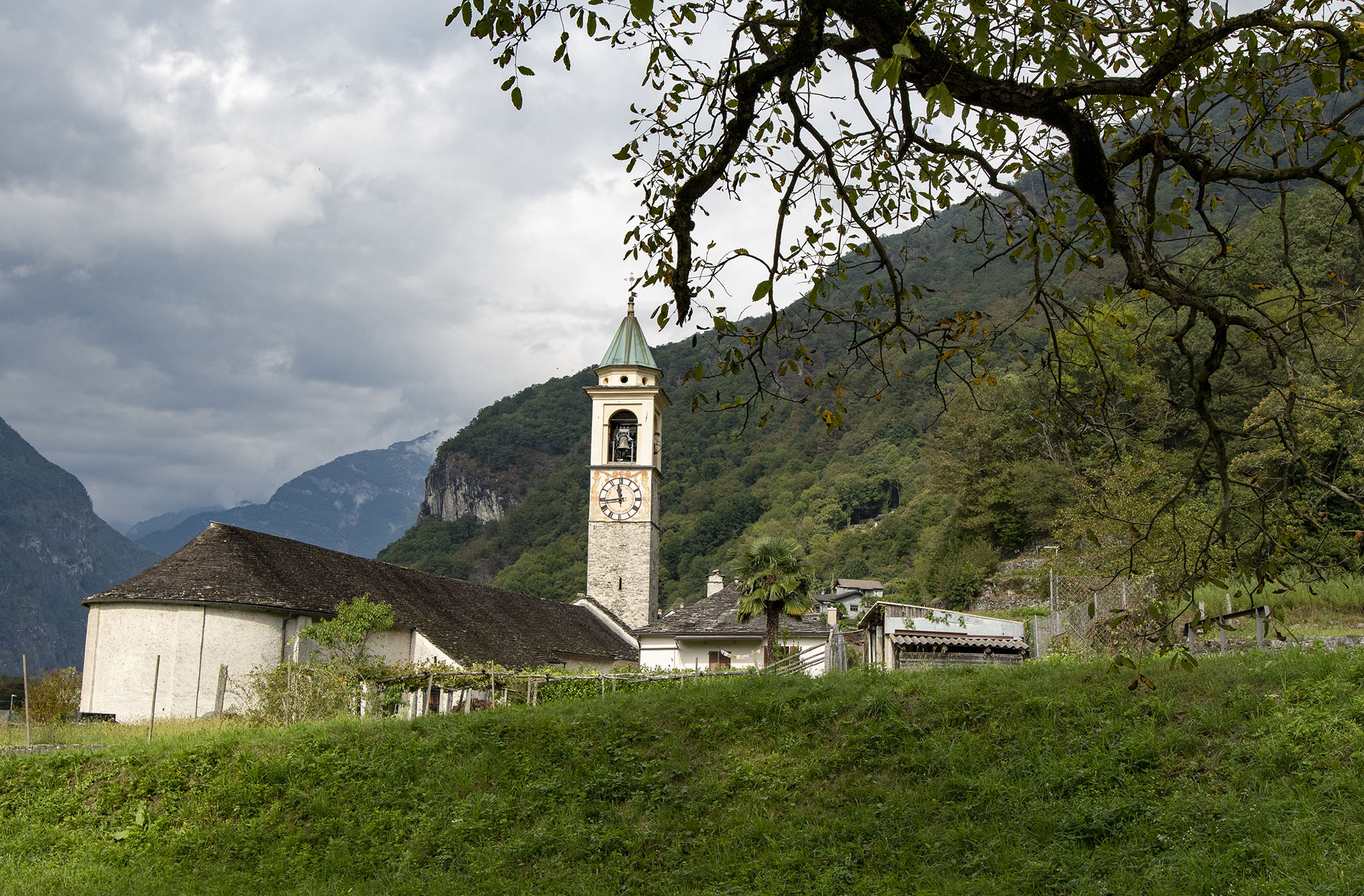 https://www.vojomag.com/app/uploads/2024/12/LUGANO. Paysage Tessin.jpg