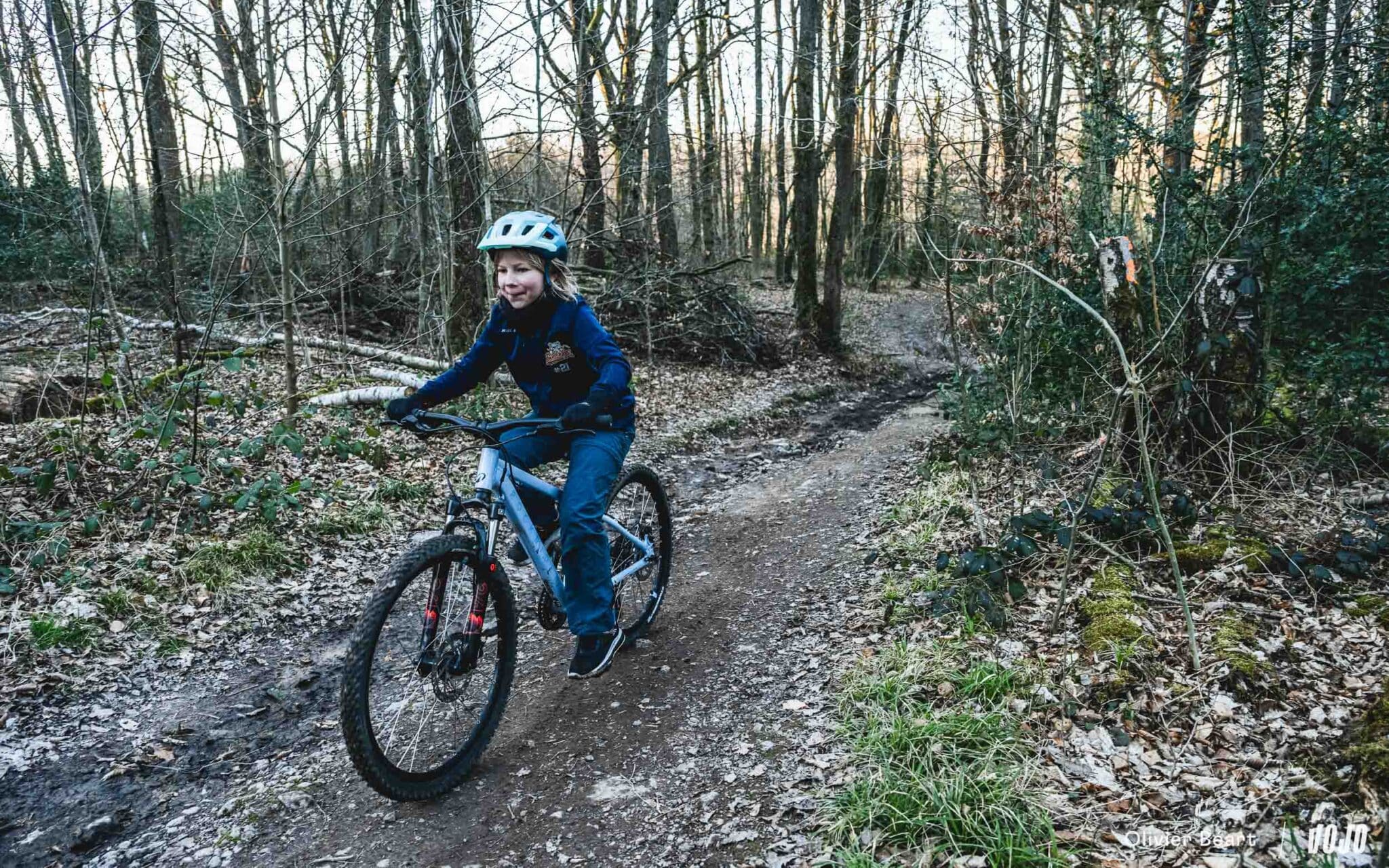 https://www.vojomag.com/app/uploads/2024/12/Velo enfant decathlon rockrider test essai avis - Copyright Olivier Beart Vojo Magazine 3 2048x1280.jpg