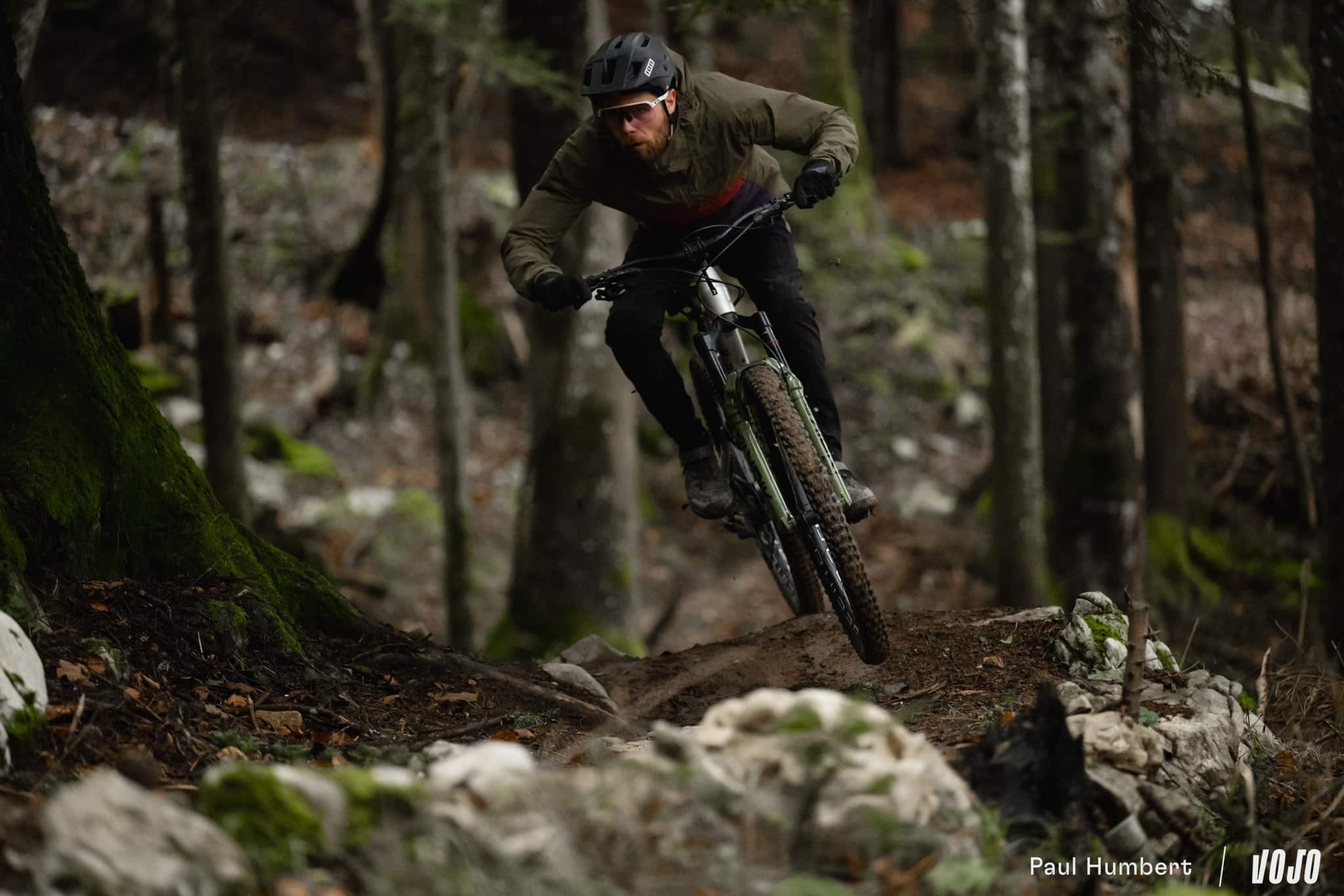 https://www.vojomag.com/app/uploads/2024/12/test vtt decathlon rockrider feel LT 900 2024 vojo paul humbert 9.jpg