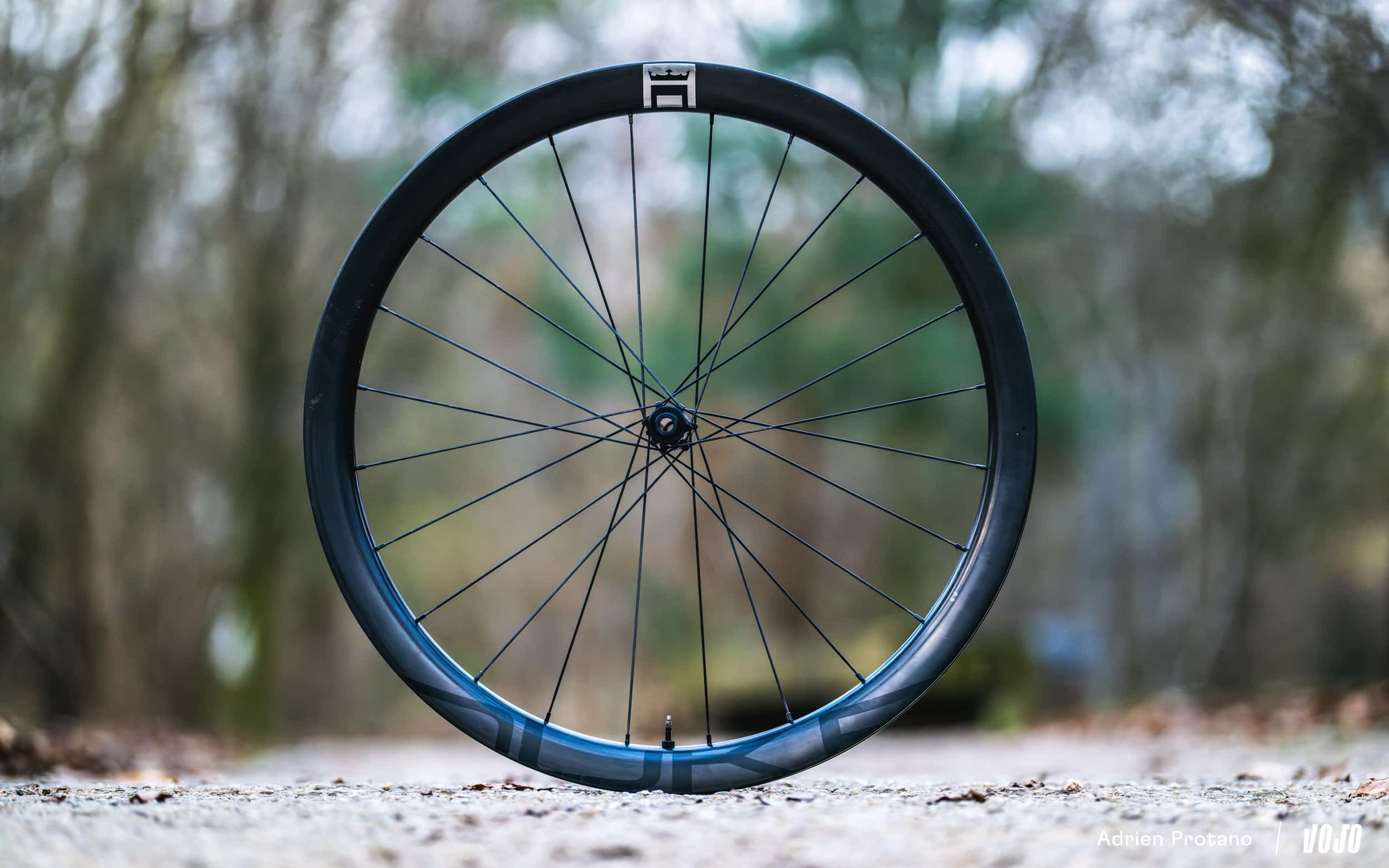https://www.vojomag.com/app/uploads/2025/02/Roues Duke Gravel 2025 Avis Test Vojo A.Protano 1 3.jpg