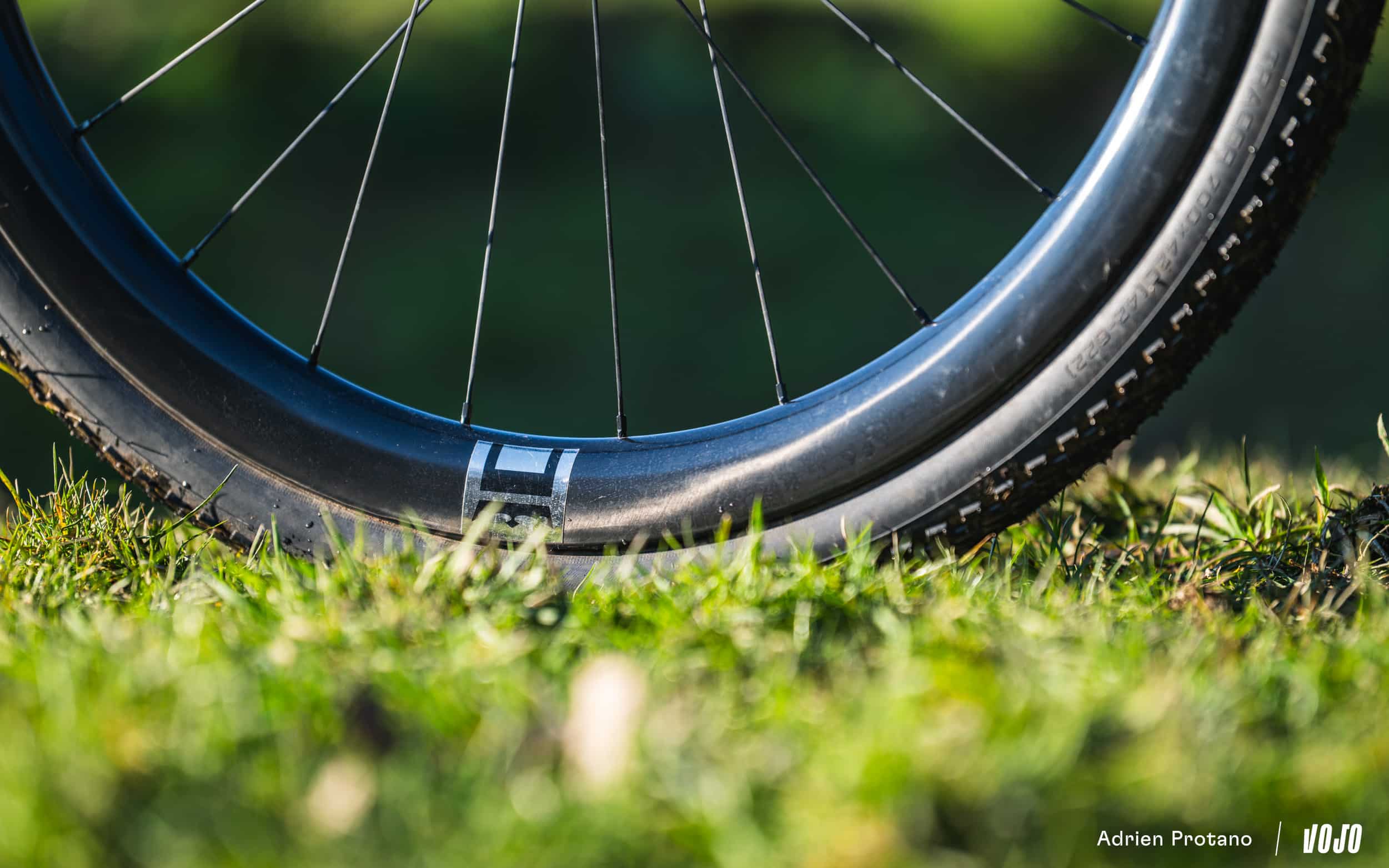 https://www.vojomag.com/app/uploads/2025/02/Roues Duke Gravel 2025 Avis Test Vojo A.Protano 7.jpg
