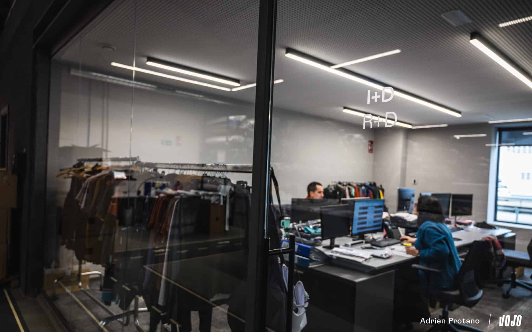 https://www.vojomag.com/app/uploads/2025/02/Visite Atelier Tactic Gerone Vojo A.Protano 1 28 2048x1280.jpg
