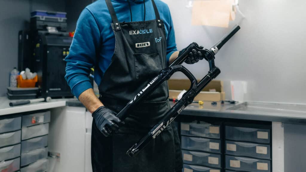 Comment améliorer ses suspensions de VTT : les upgrades RockShox