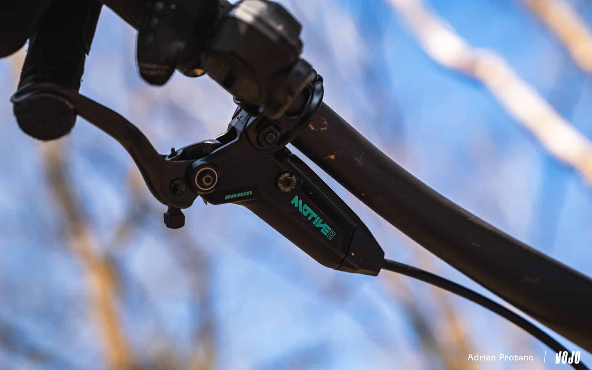 https://www.vojomag.com/app/uploads/2025/03/Freins Sram Motive 2025 Vojo test Avis 2 Vojo A.Protano 1 16 2048x1280.jpg