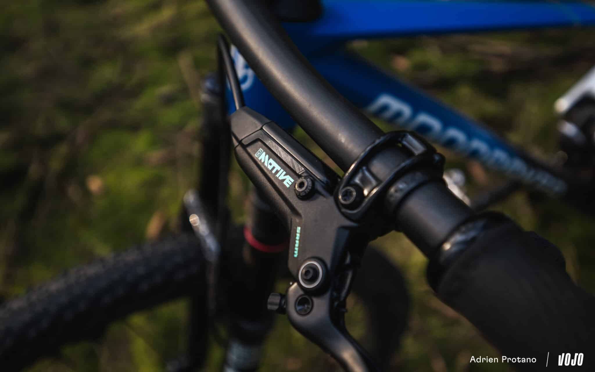 https://www.vojomag.com/app/uploads/2025/03/Freins Sram Motive 2025 Vojo test Avis 2 Vojo A.Protano 1 16 2048x1280.jpg
