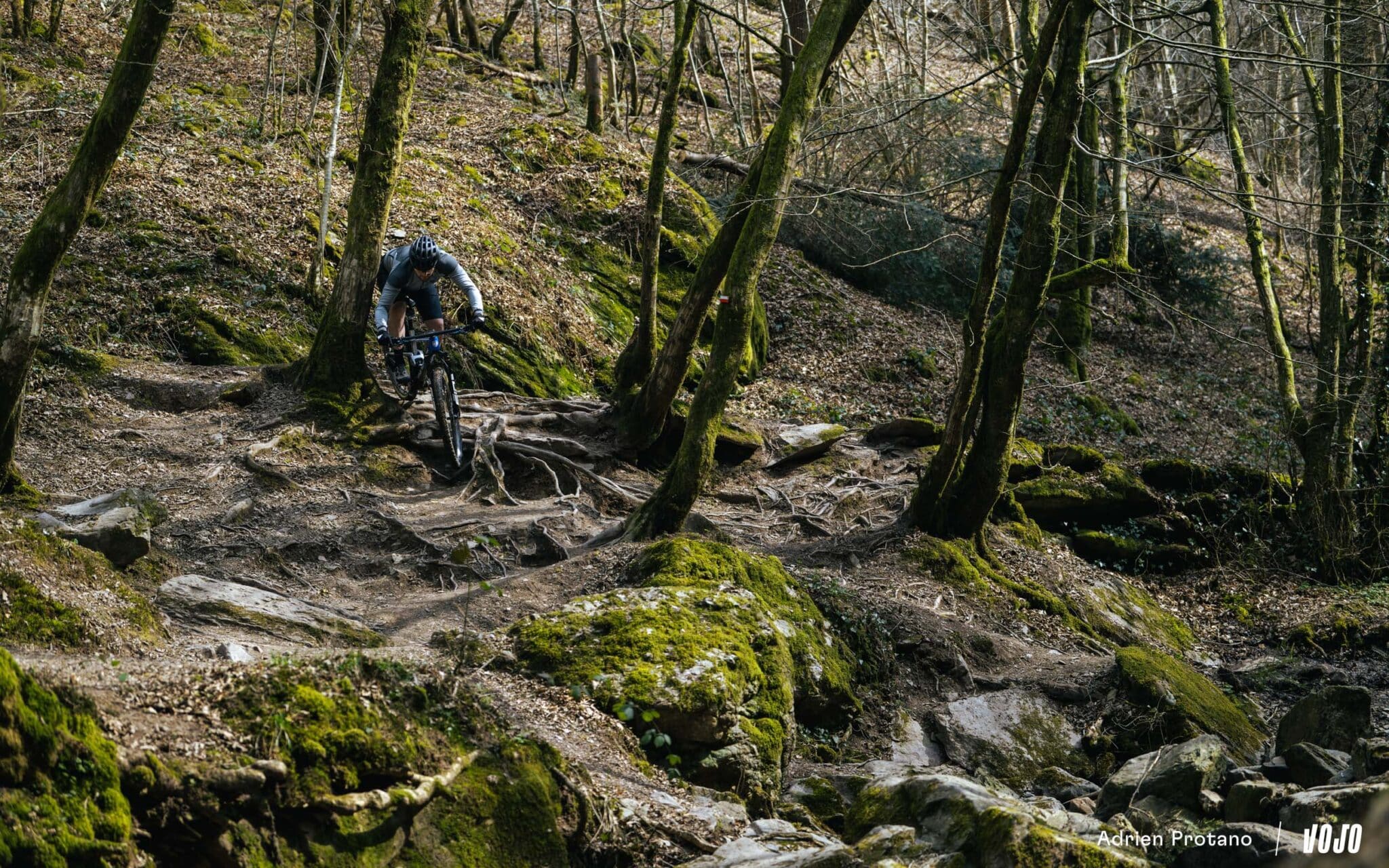 https://www.vojomag.com/app/uploads/2025/03/Freins Sram Motive 2025 Vojo test Avis 2 Vojo A.Protano 1 28 2048x1280.jpg