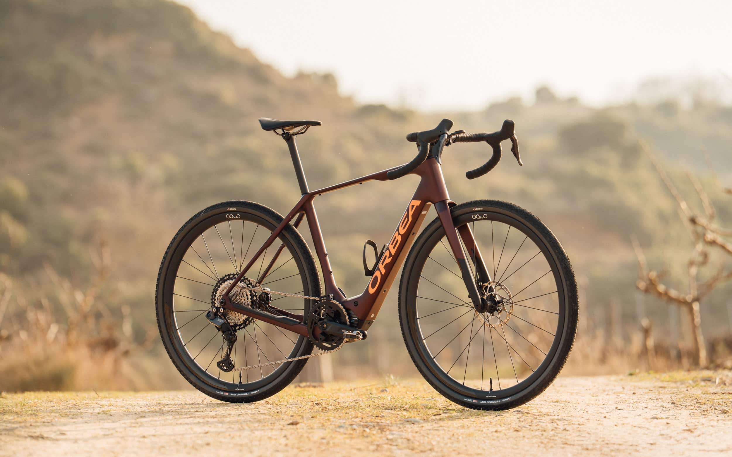 https://www.vojomag.com/app/uploads/2025/03/ORBEA eROAD25 PRESSCAMP BC VOJOMAG 3.jpg