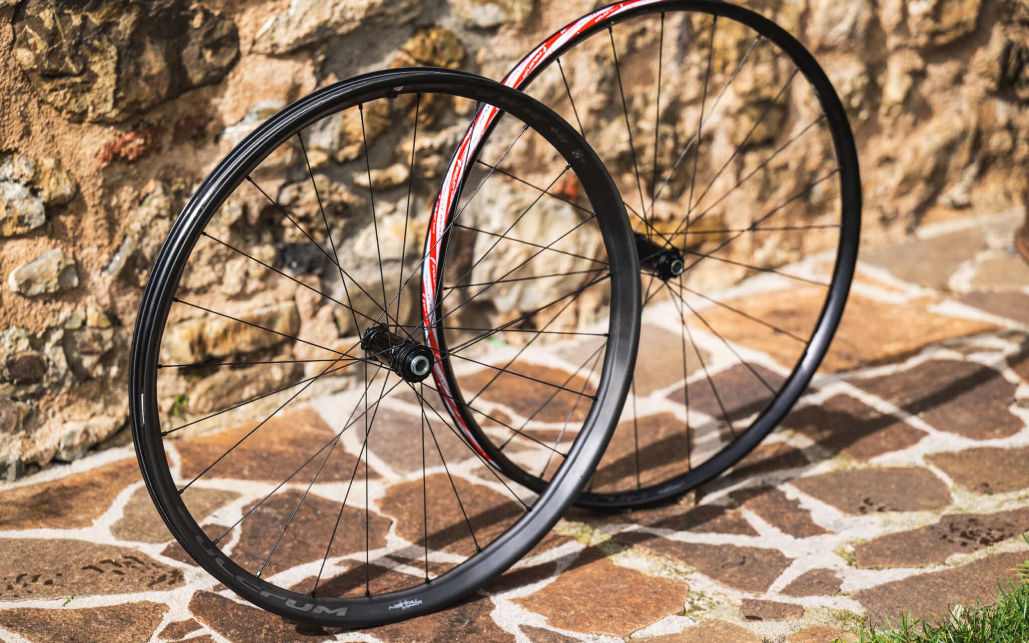 https://www.vojomag.com/app/uploads/2025/03/Roues Fulcrum Metal Carbon 2025 Vojo test Avis 2 Vojo A.Protano 1 9 2048x1280.jpg