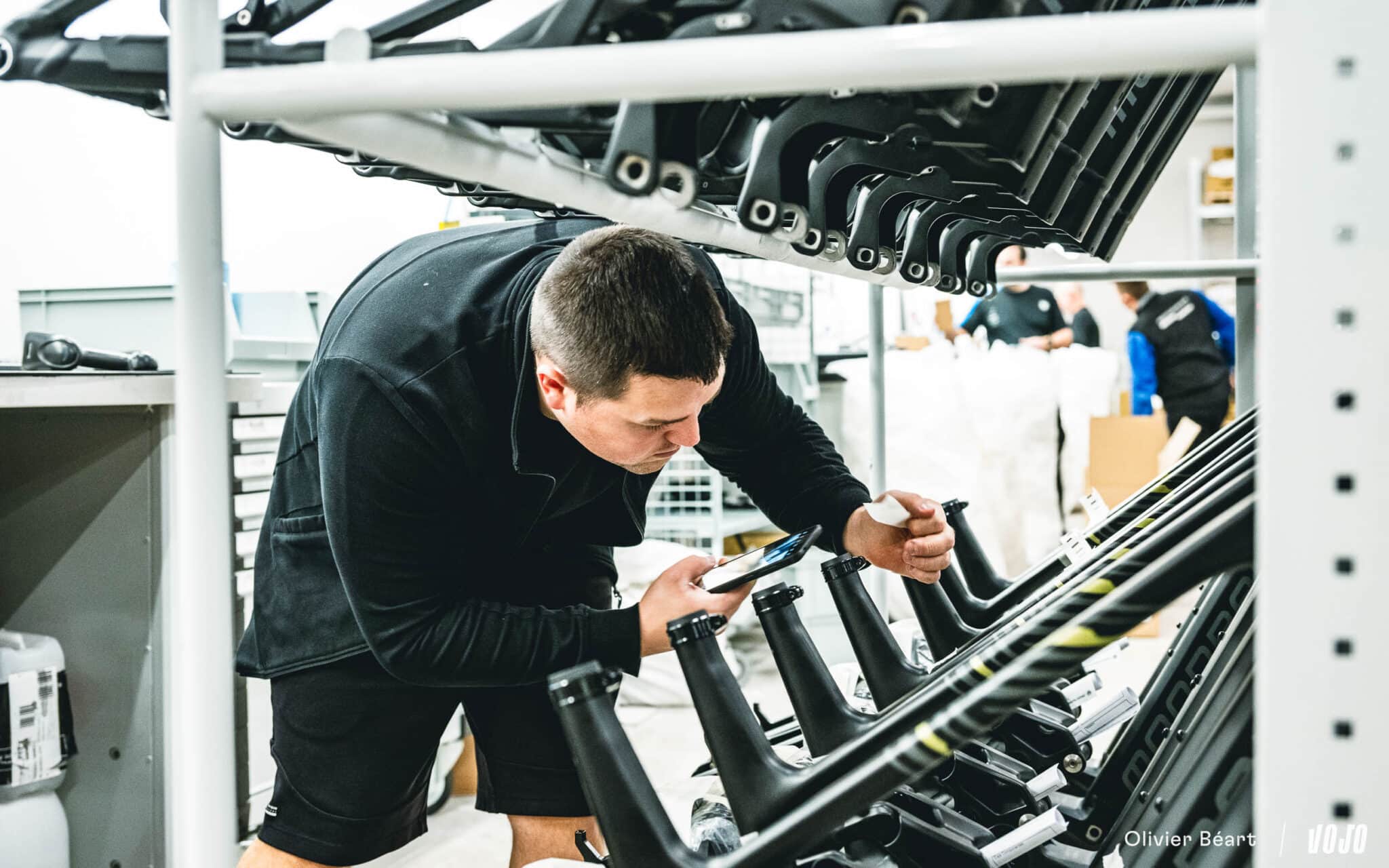 https://www.vojomag.com/app/uploads/2025/04/Mondraker Visit Espagne HQ Valence assemblage production - Copyright Olivier Beart Vojo Magazine 10 2048x1280.jpg