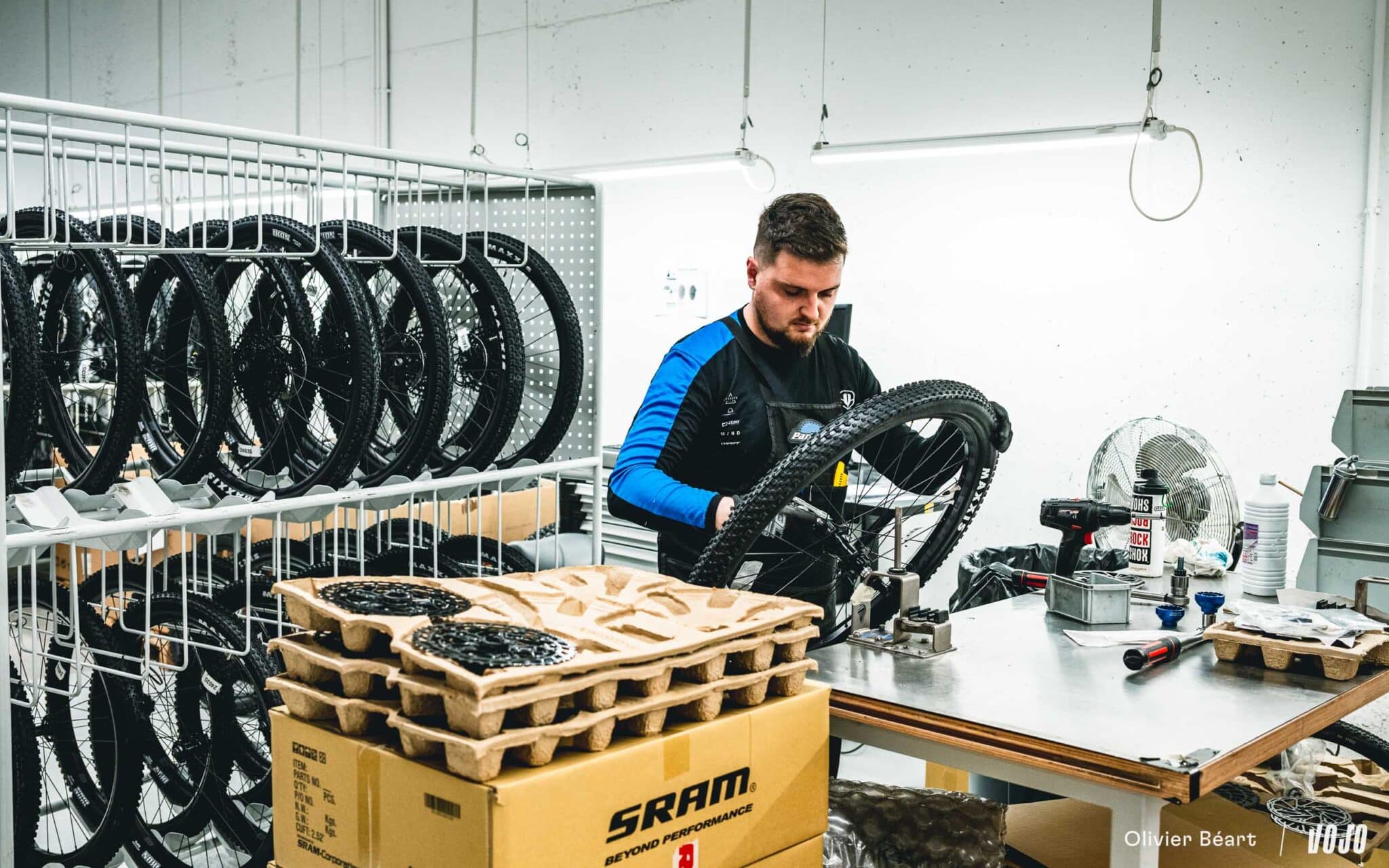 https://www.vojomag.com/app/uploads/2025/04/Mondraker Visit Espagne HQ Valence assemblage production - Copyright Olivier Beart Vojo Magazine 24 2048x1280.jpg