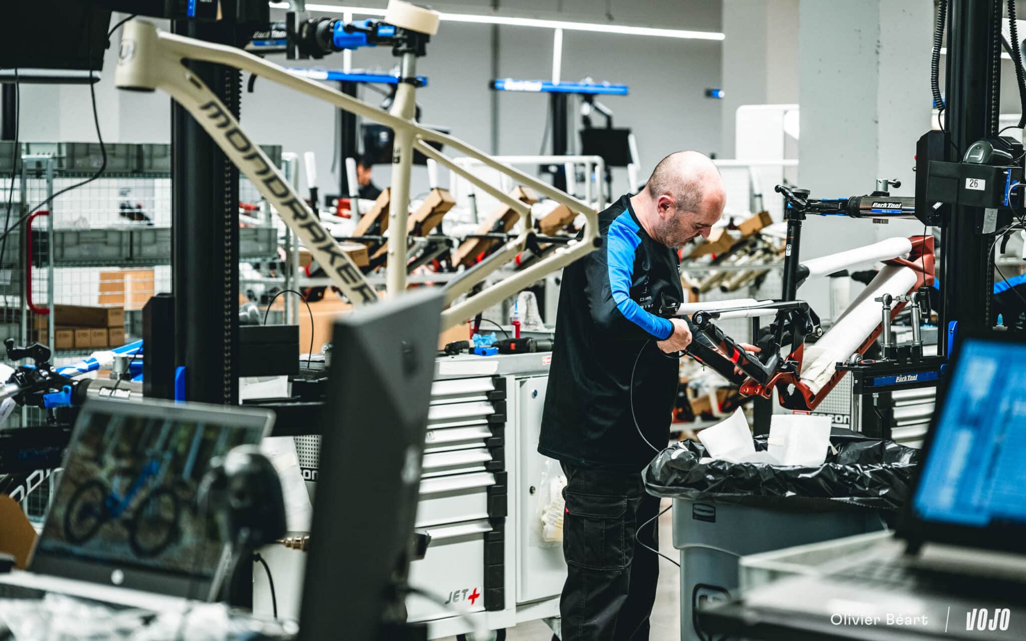https://www.vojomag.com/app/uploads/2025/04/Mondraker Visit Espagne HQ Valence assemblage production - Copyright Olivier Beart Vojo Magazine 24 2048x1280.jpg