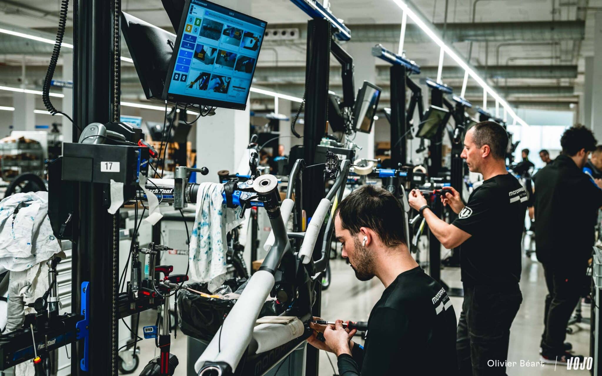 https://www.vojomag.com/app/uploads/2025/04/Mondraker Visit Espagne HQ Valence assemblage production - Copyright Olivier Beart Vojo Magazine 21 2048x1280.jpg