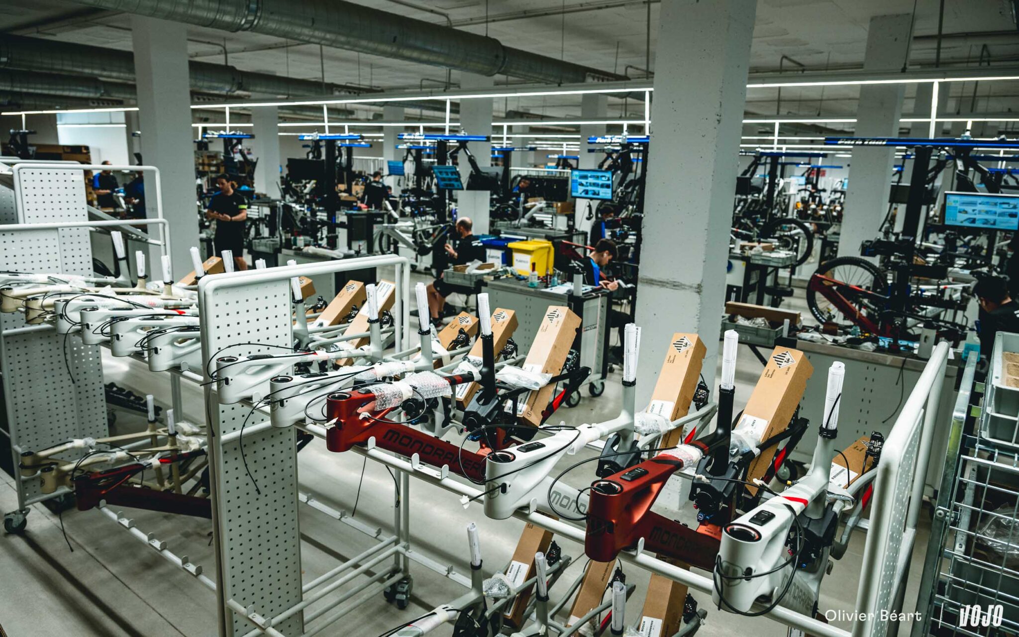 https://www.vojomag.com/app/uploads/2025/04/Mondraker Visit Espagne HQ Valence assemblage production - Copyright Olivier Beart Vojo Magazine 24 2048x1280.jpg