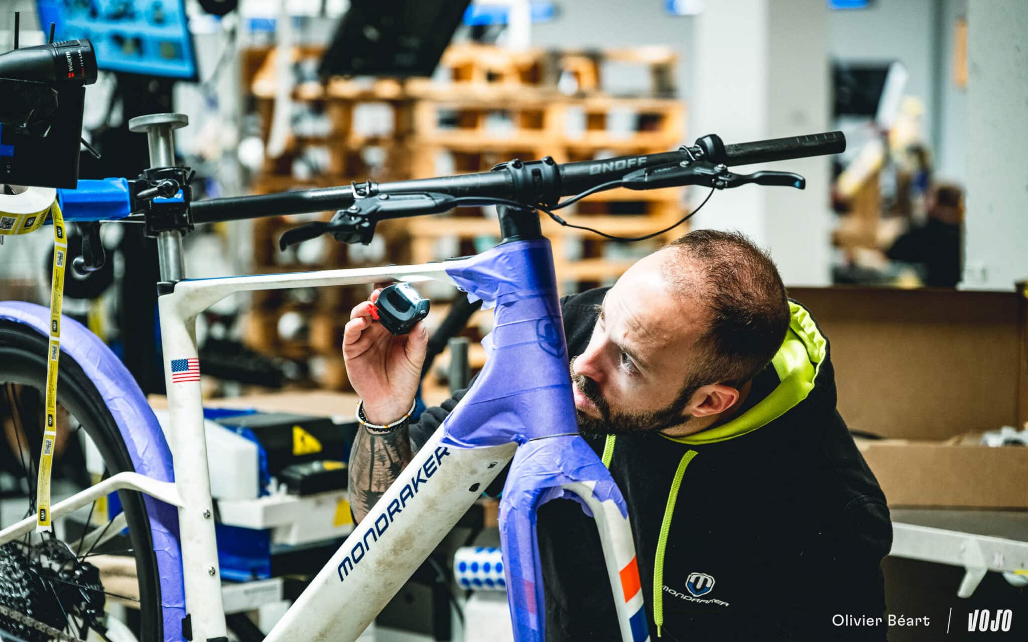 https://www.vojomag.com/app/uploads/2025/04/Mondraker Visit Espagne HQ Valence assemblage production - Copyright Olivier Beart Vojo Magazine 21 2048x1280.jpg