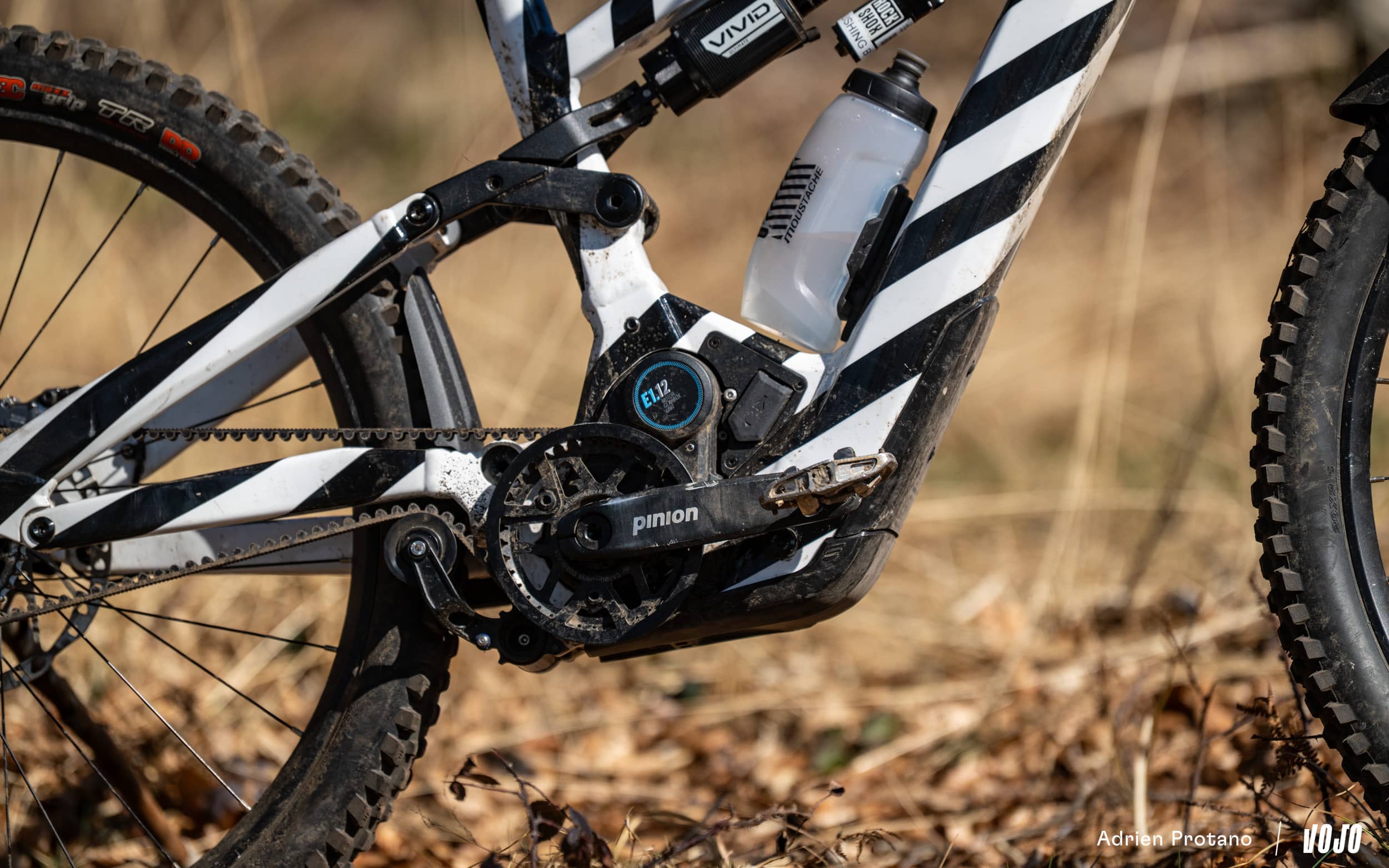 https://www.vojomag.com/app/uploads/2025/04/Moustache Clutchl 2025 e bike test nouveaute avis roues carbones VTT Vojo A.Protano 1 11.jpg