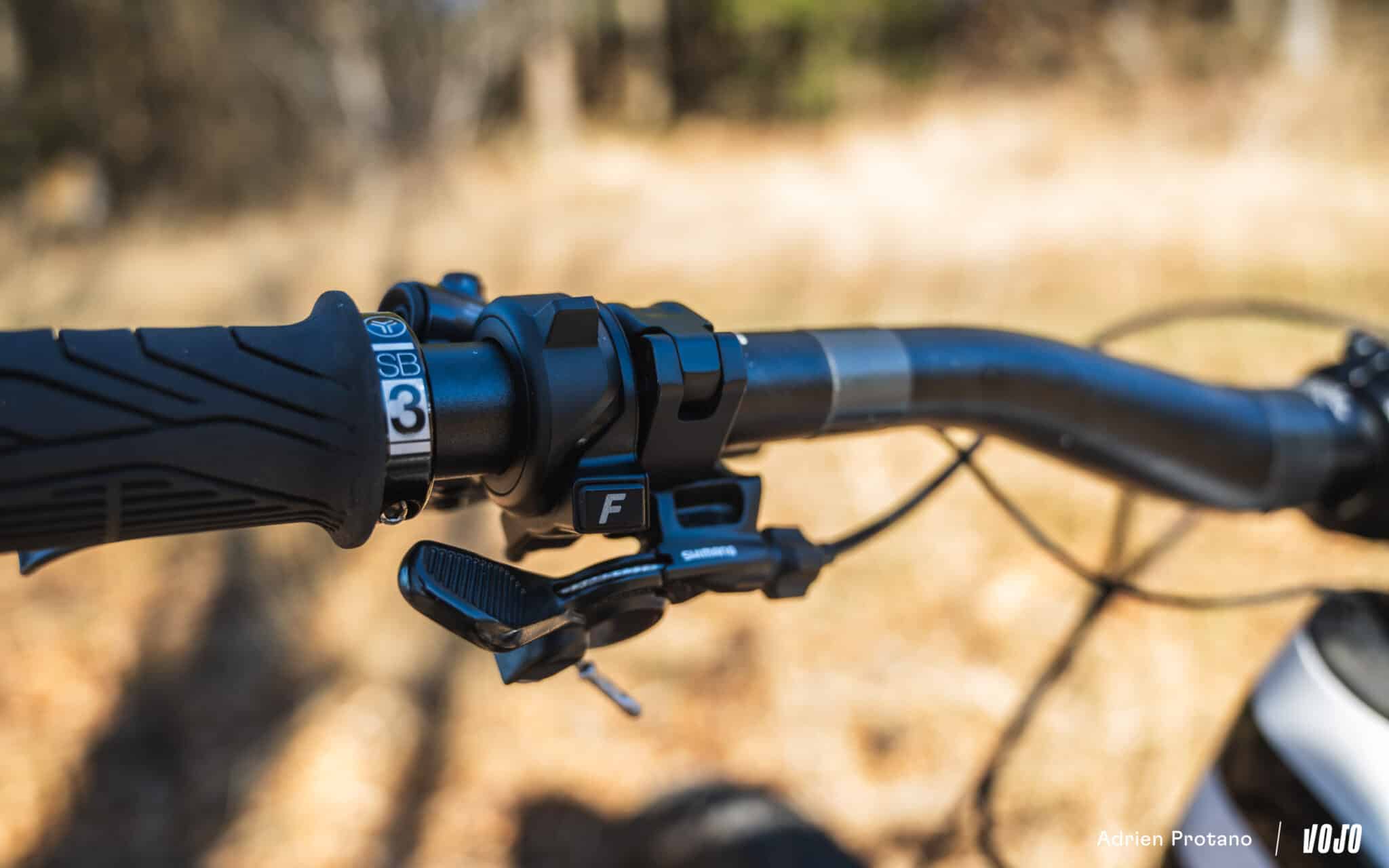https://www.vojomag.com/app/uploads/2025/04/Moustache Clutchl 2025 e bike test nouveaute avis roues carbones VTT Vojo A.Protano 1 19 2048x1280.jpg