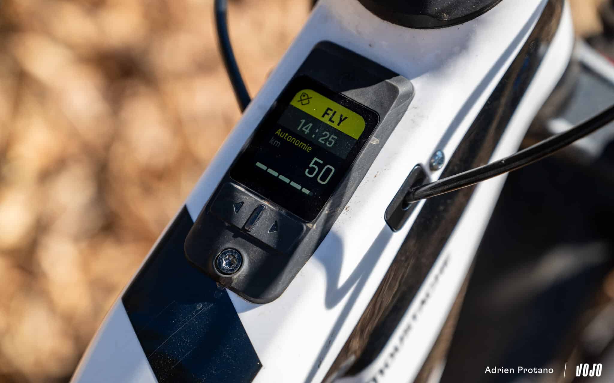 https://www.vojomag.com/app/uploads/2025/04/Moustache Clutchl 2025 e bike test nouveaute avis roues carbones VTT Vojo A.Protano 1 19 2048x1280.jpg