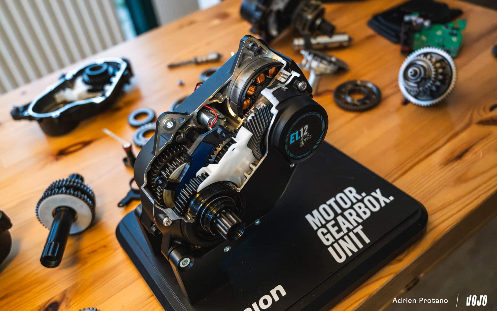 https://www.vojomag.com/app/uploads/2025/04/Moustache Clutchl 2025 e bike test nouveaute avis roues carbones VTT Vojo A.Protano 1 6 2048x1280.jpg