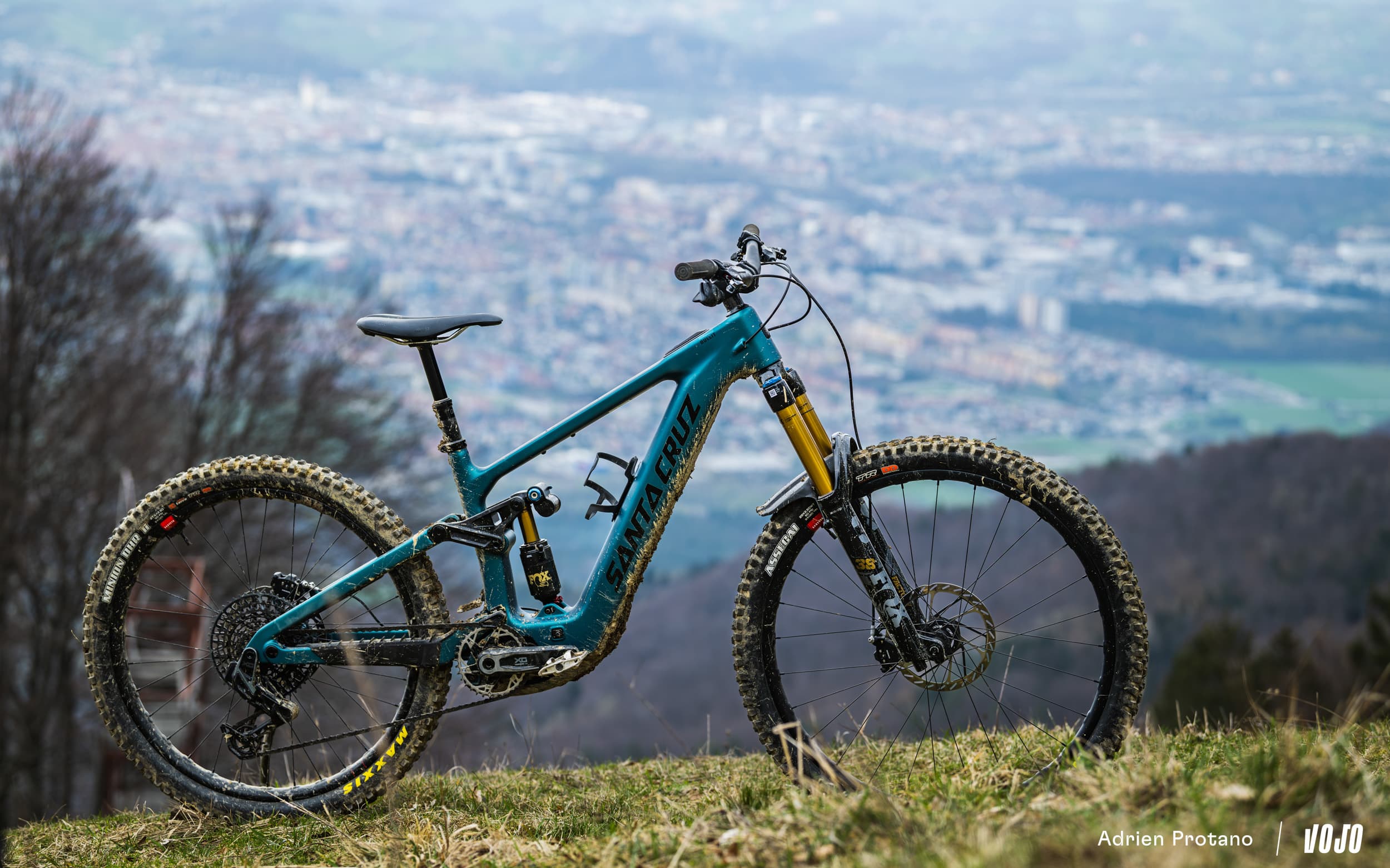 https://www.vojomag.com/app/uploads/2025/04/Santa Cruz Bullit 2025 Test nouveautes VTTAE Avis Vojo A.Protano 1 6.jpg