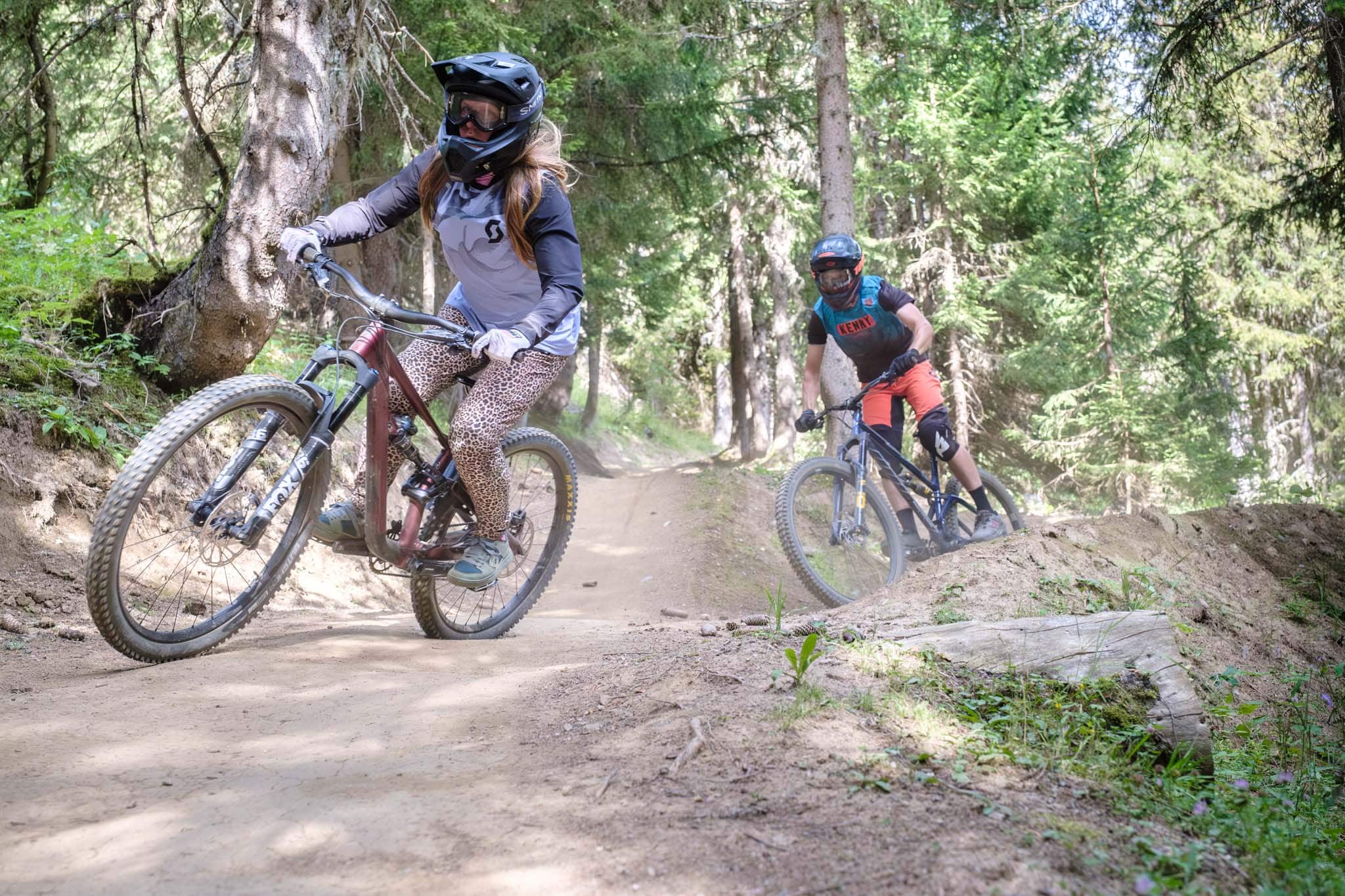 https://www.vojomag.com/app/uploads/2025/04/VTT DHMTB Downhill Julien Dorol 1897.jpg