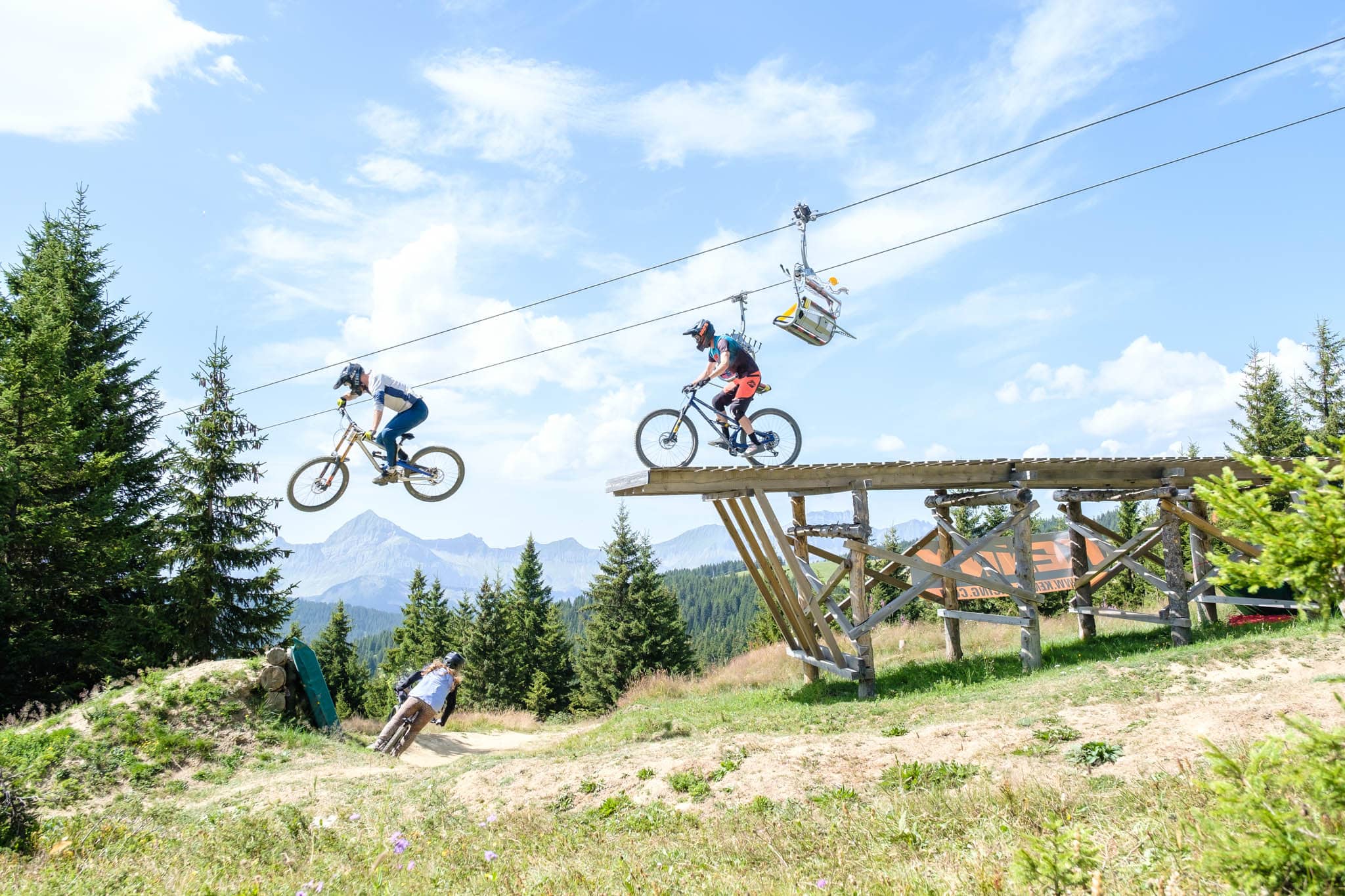 https://www.vojomag.com/app/uploads/2025/04/VTT DHMTB Downhill Julien Dorol 1918.jpg