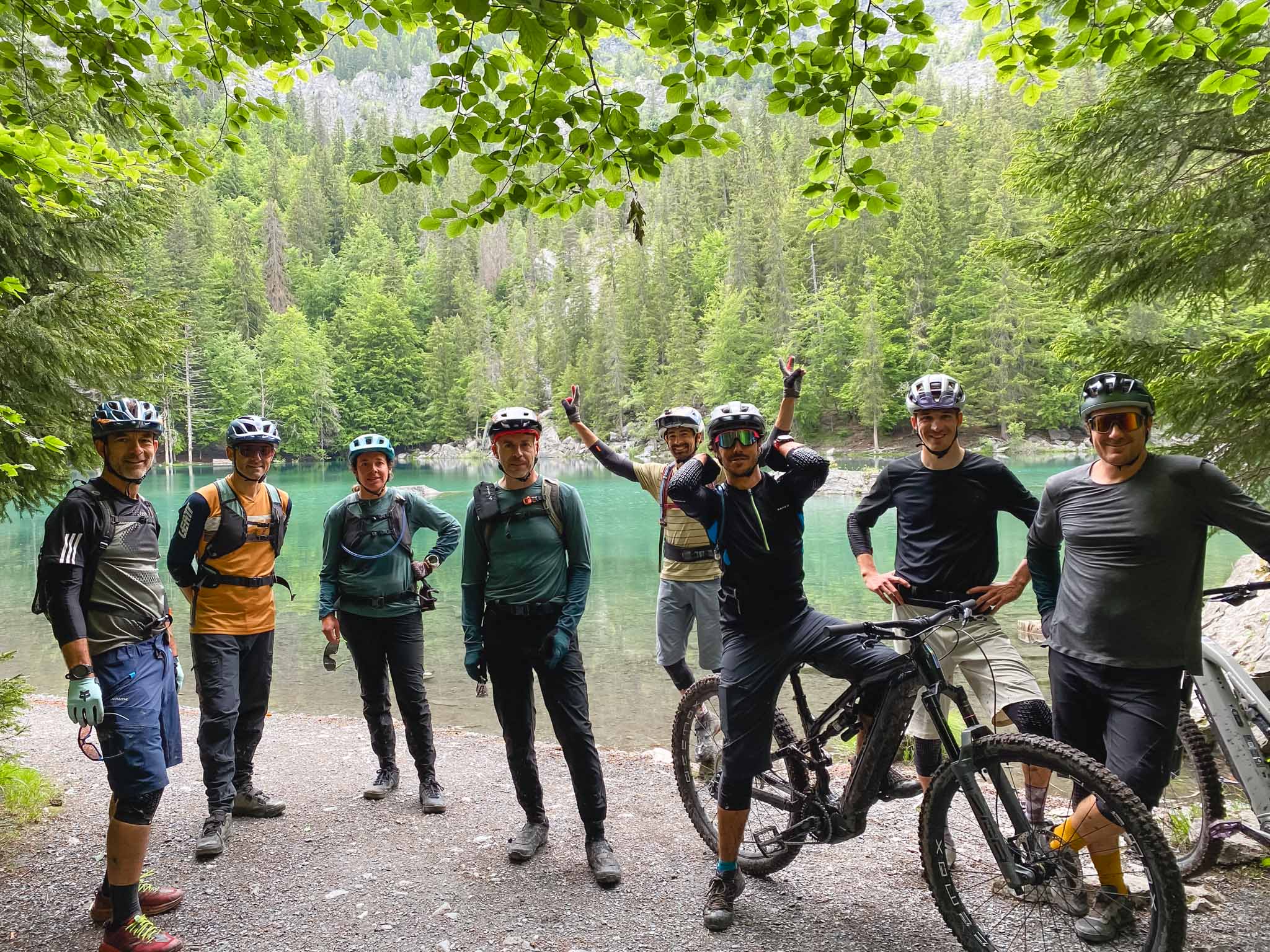 https://www.vojomag.com/app/uploads/2025/04/genouillere coudiere decathlon rockrider co creation light avis test prix vojo paul humbert 46 1.jpg