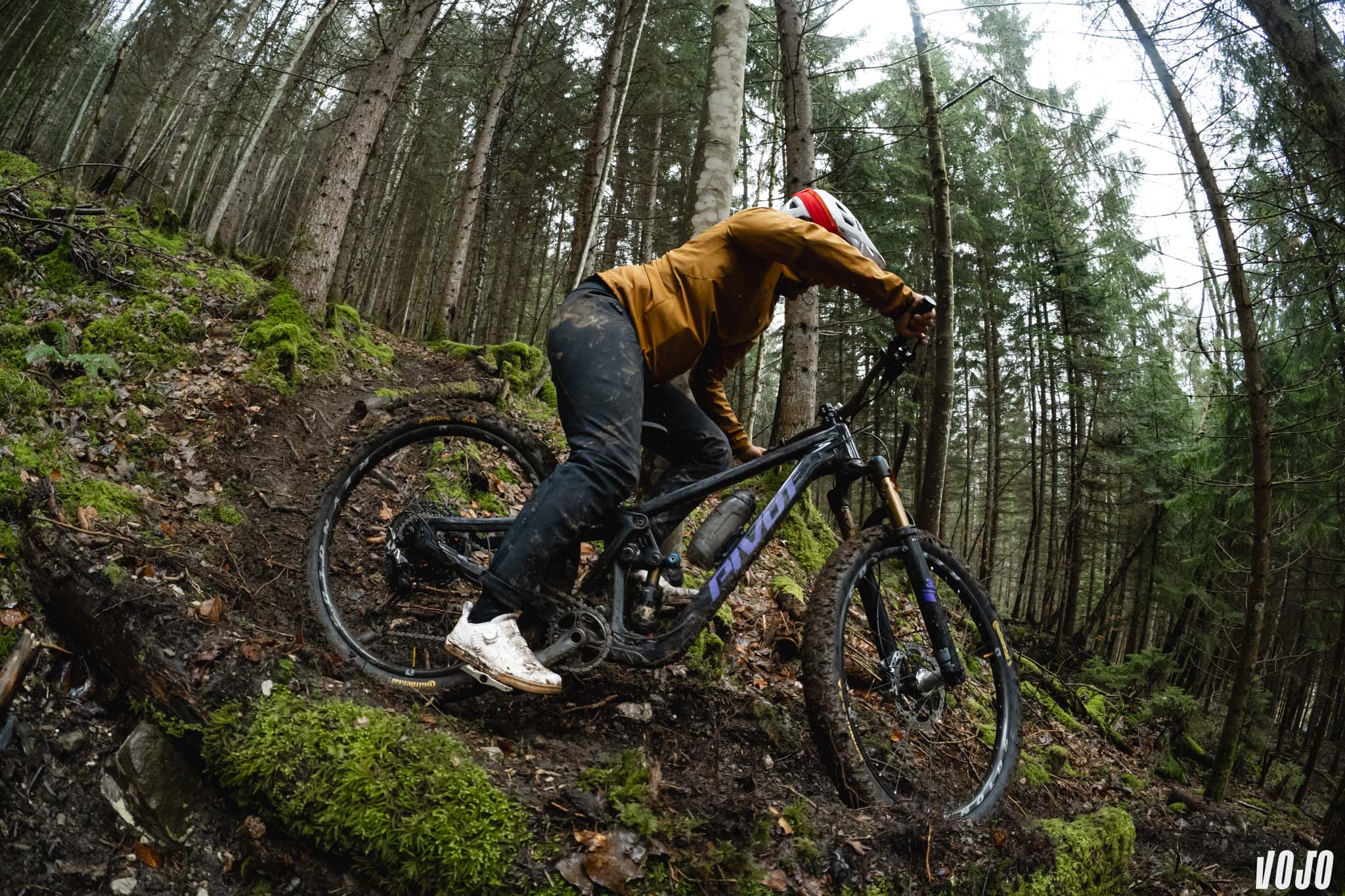 https://www.vojomag.com/app/uploads/2025/04/pivot firebird 2025 morgane charre chris cocalis vojo paul humbert 37.jpg