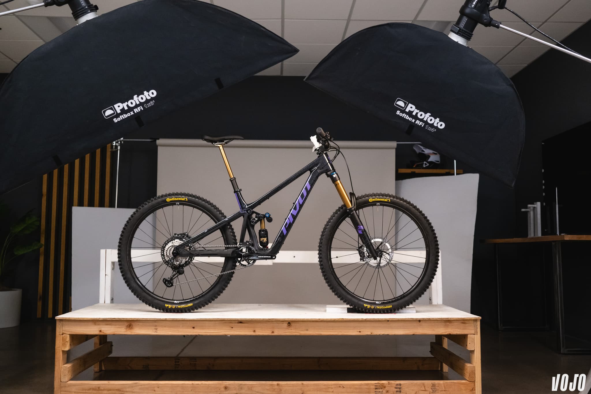 https://www.vojomag.com/app/uploads/2025/04/pivot firebird 2025 morgane charre chris cocalis vojo paul humbert 64.jpg