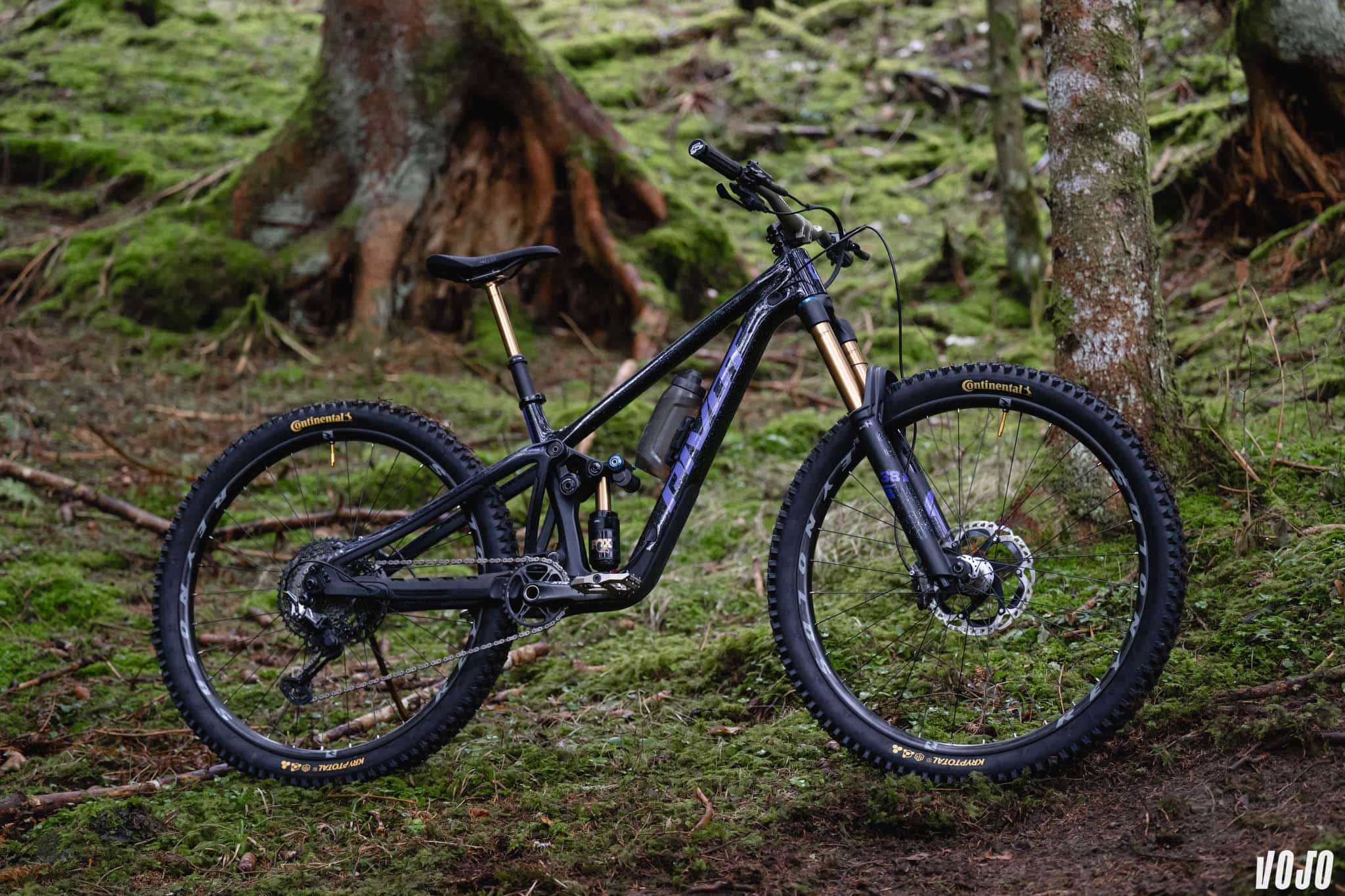 https://www.vojomag.com/app/uploads/2025/04/pivot firebird 2025 morgane charre chris cocalis vojo paul humbert 72.jpg