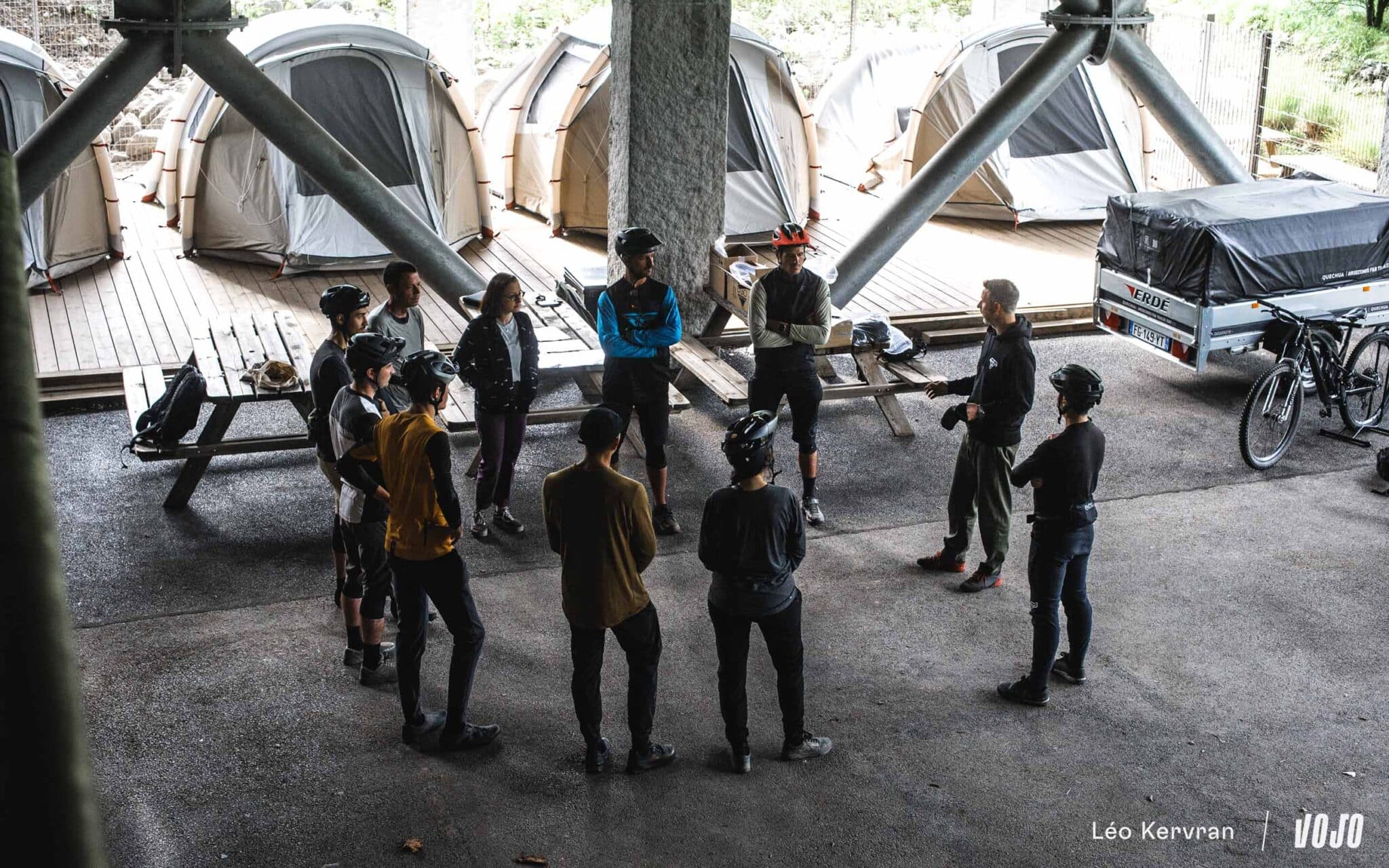 https://www.vojomag.com/app/uploads/2025/04/reportage decathlon rockrider cocreation protections vtt 2024 leo kervran vojo 18 2048x1280.jpg