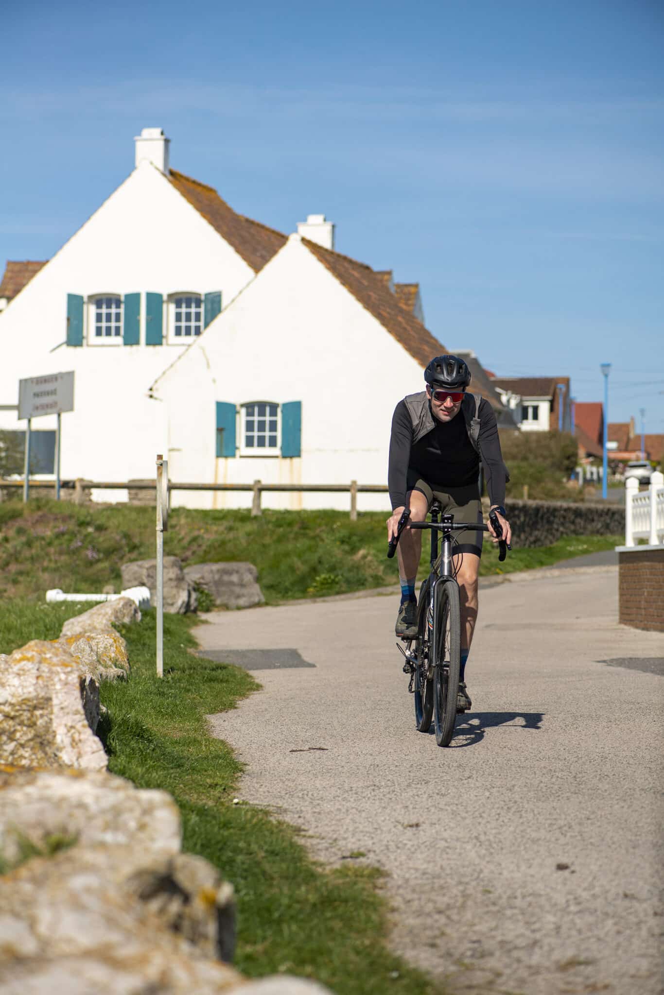 https://www.vojomag.com/app/uploads/2025/05/Cote Opale Gravel. Audresselles 2 1366x2048.jpg