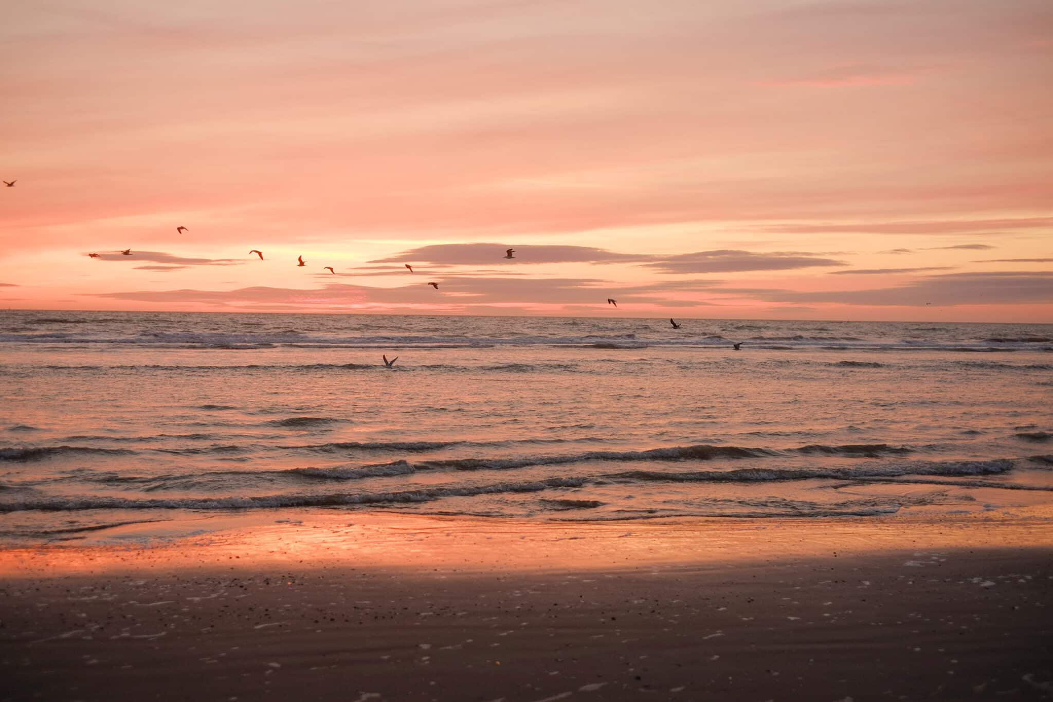 https://www.vojomag.com/app/uploads/2025/05/Cote Opale Gravel. Coucher soleil 2048x1366.jpg