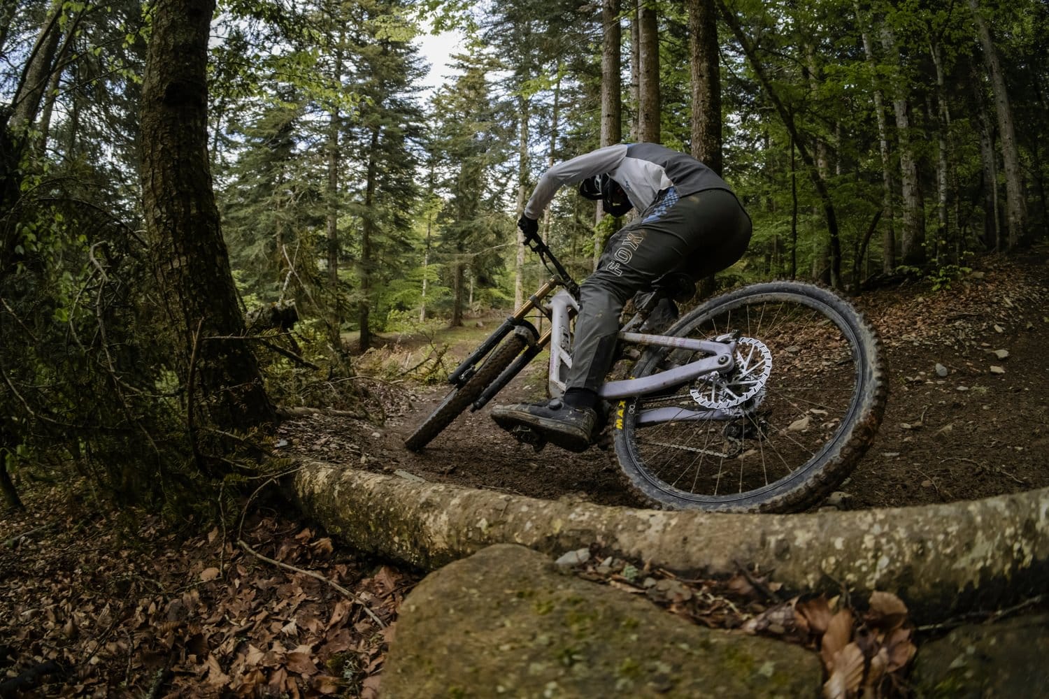 https://www.vojomag.com/app/uploads/2025/05/orbea rallon dh enduro test 2025 vojo paul humbert 32.jpg
