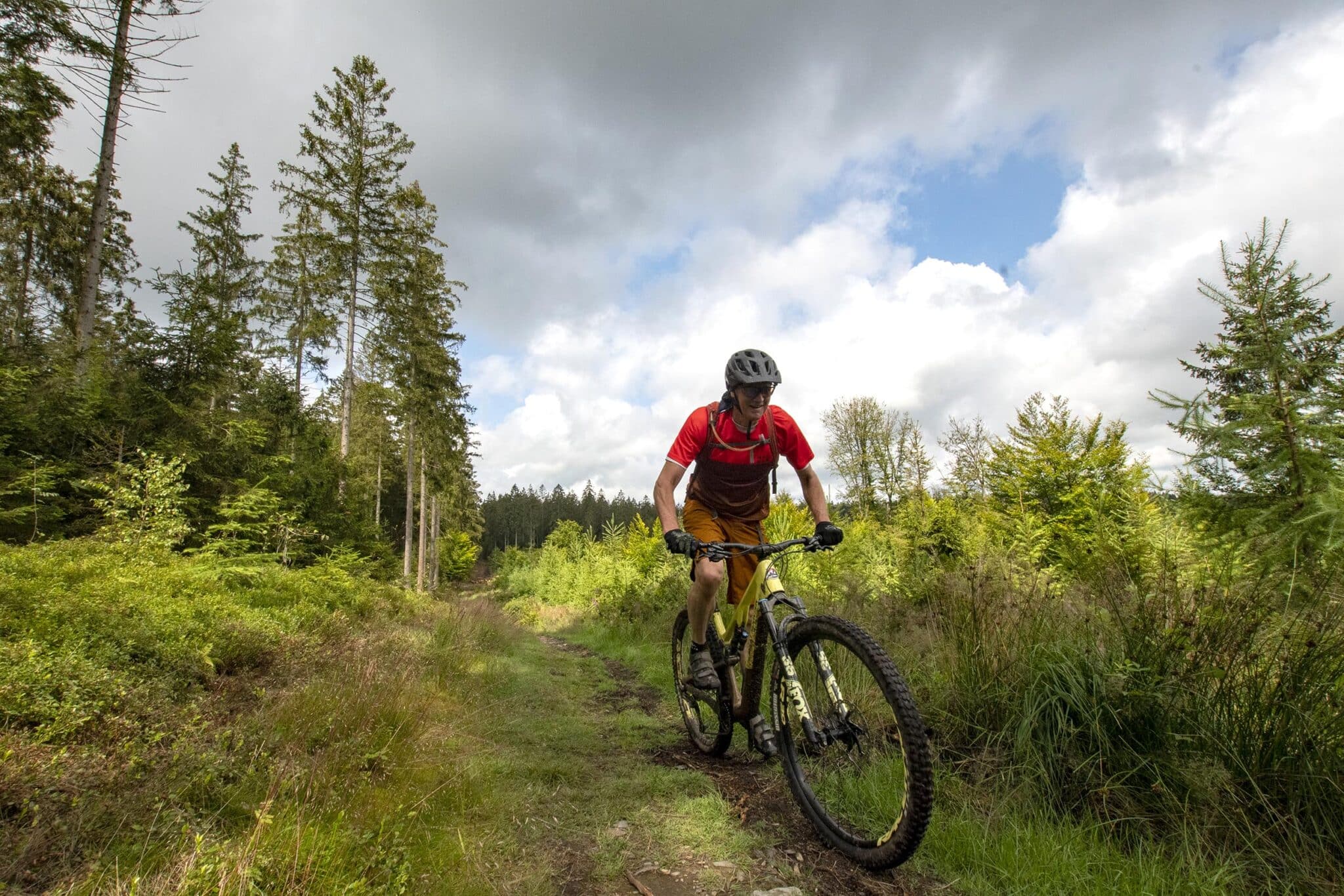 https://www.vojomag.com/app/uploads/2025/05/Parcours VTT Cantons Est 20 2048x1366.jpg