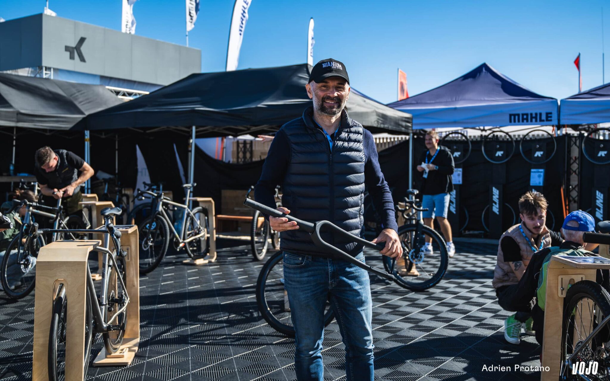 https://www.vojomag.com/app/uploads/2025/05/Rockrider Roc dAzur Vojo A.Protano 1 15 2048x1280.jpg
