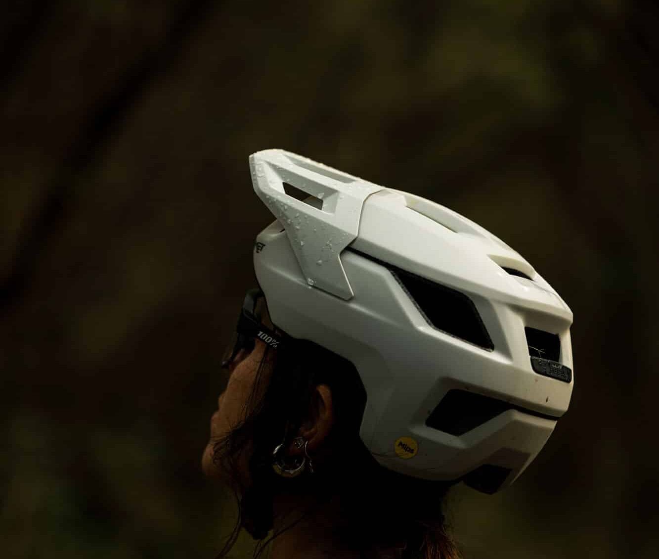 https://www.vojomag.com/app/uploads/2025/05/met shelter mtb helmet 16 e1746634931506.jpg