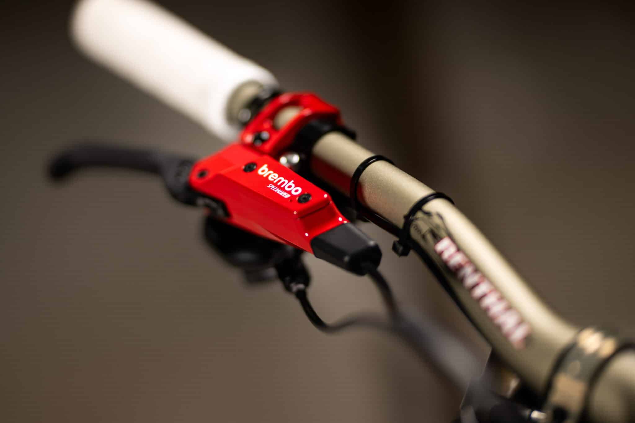 https://www.vojomag.com/app/uploads/2025/06/2025.06.17 Brembo Launch X Specialized Gravity V3 Credtis @billy lebelge 20 2048x1366.jpg