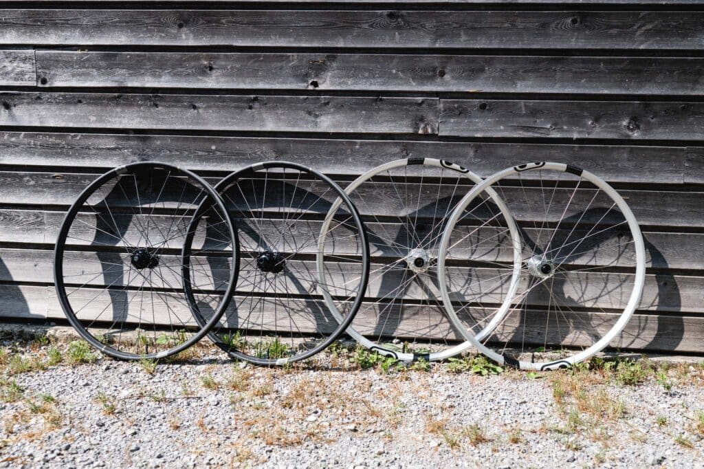 Roues VTT aluminium vs carbone : quelles roues Crankbrother Synthesis choisir ?