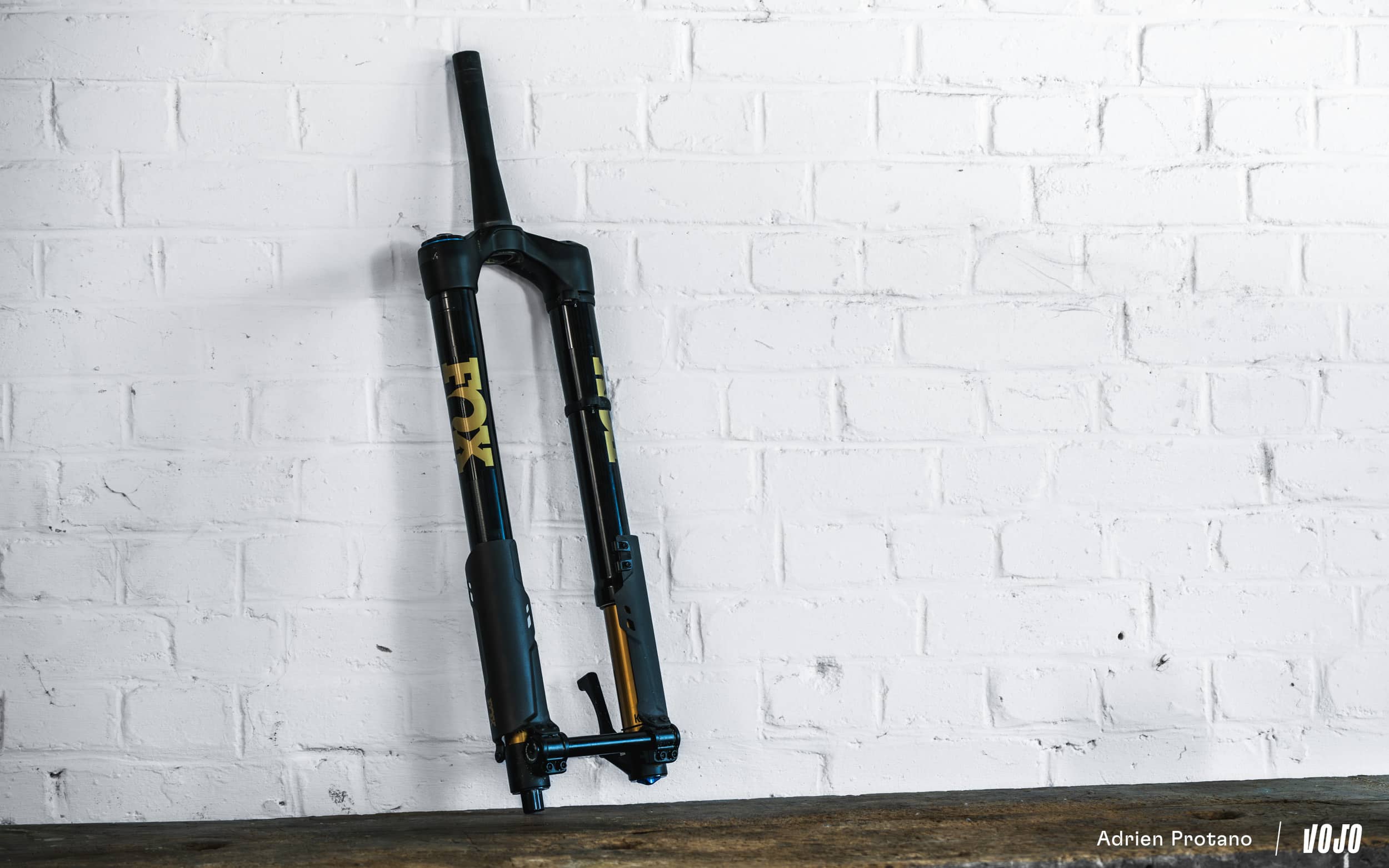 https://www.vojomag.com/app/uploads/2025/06/Fox Podium 2025. Fourche Avis Test Comparaison Vojo A.Protano 1 3.jpg