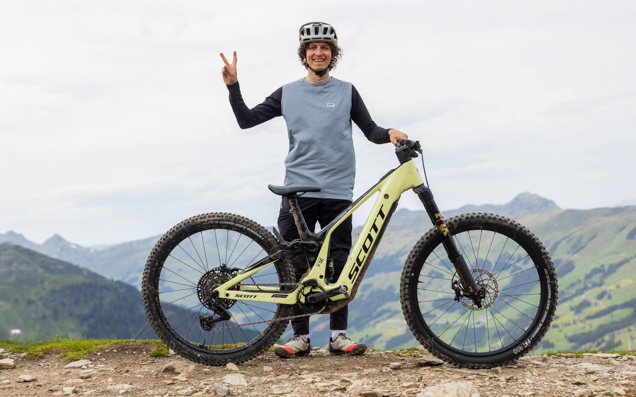https://www.vojomag.com/app/uploads/2025/06/Fox Podium Action 2048x1280.jpg