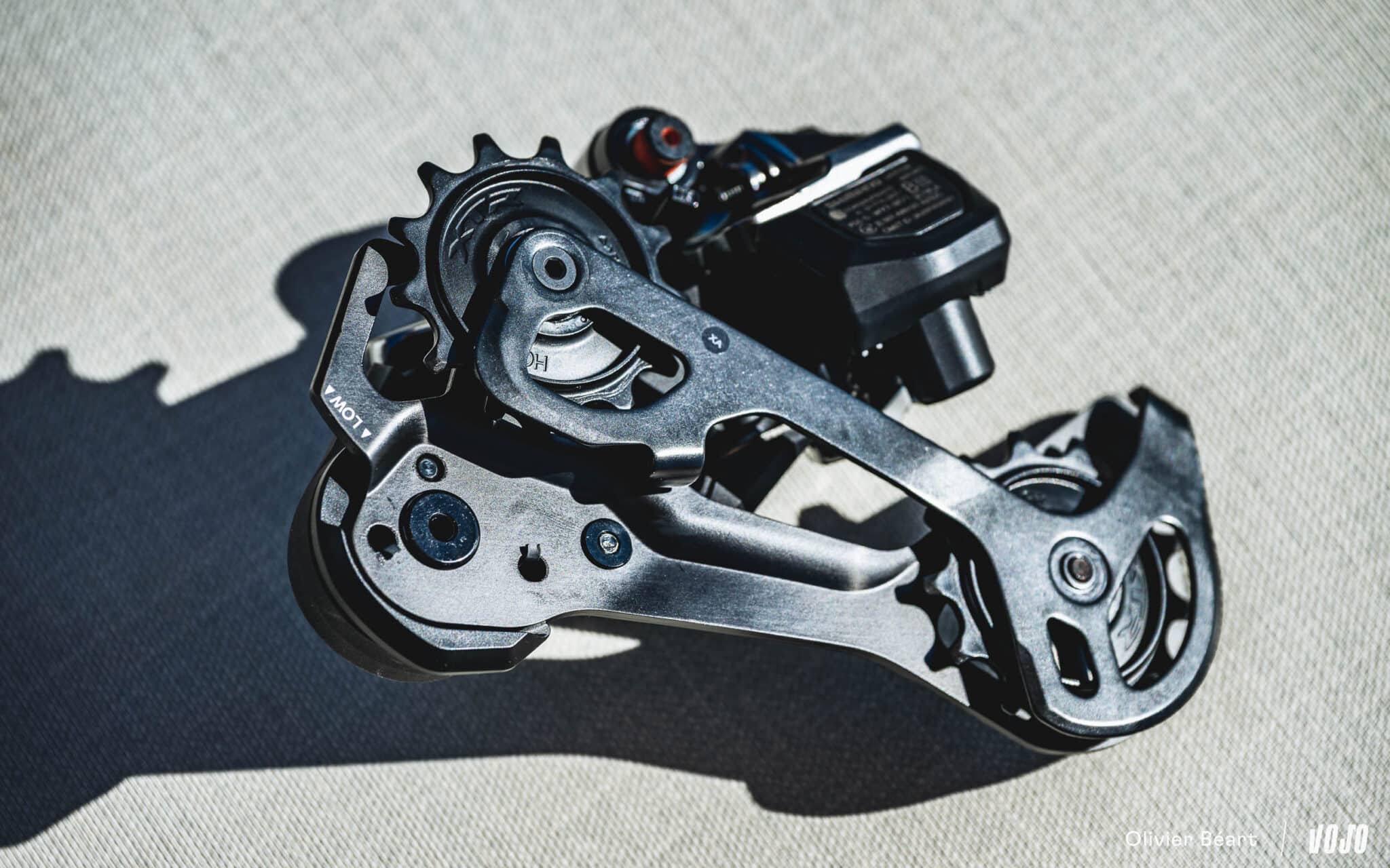 https://www.vojomag.com/app/uploads/2025/06/Shimano XTR 9200 Di2 derailleur shifter batterie test essai avis - Copyright Olivier Beart Vojo Magazine 3 2048x1280.jpg