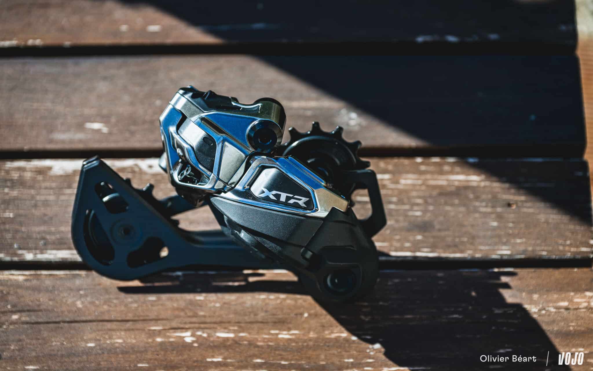 https://www.vojomag.com/app/uploads/2025/06/Shimano XTR 9200 Di2 derailleur shifter batterie test essai avis - Copyright Olivier Beart Vojo Magazine 18 2048x1280.jpg