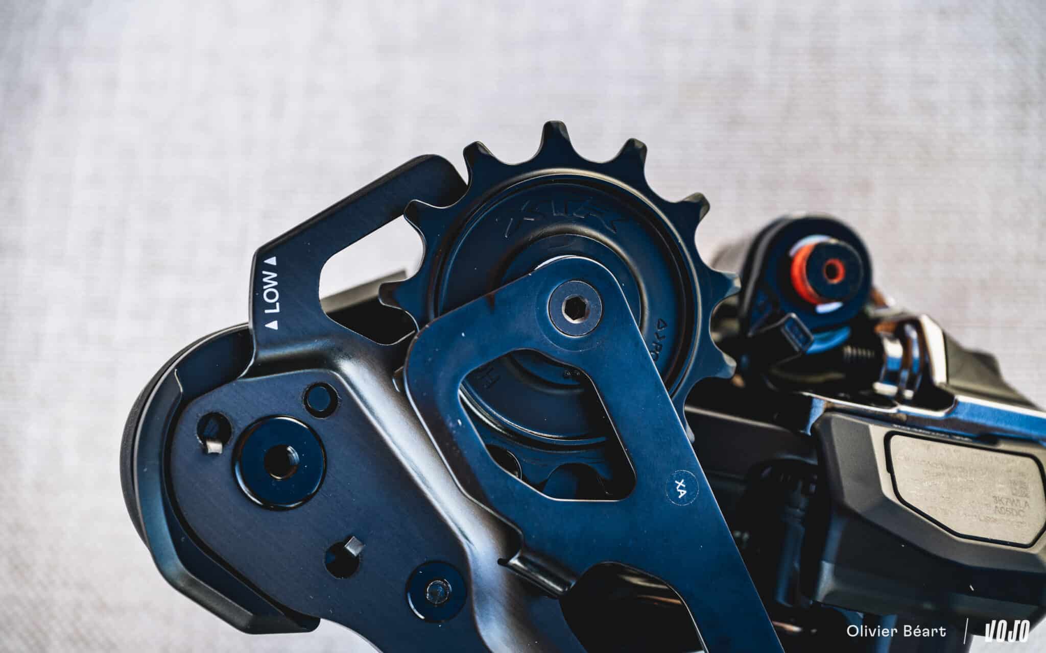 https://www.vojomag.com/app/uploads/2025/06/Shimano XTR 9200 Di2 derailleur shifter batterie test essai avis - Copyright Olivier Beart Vojo Magazine 3 2048x1280.jpg