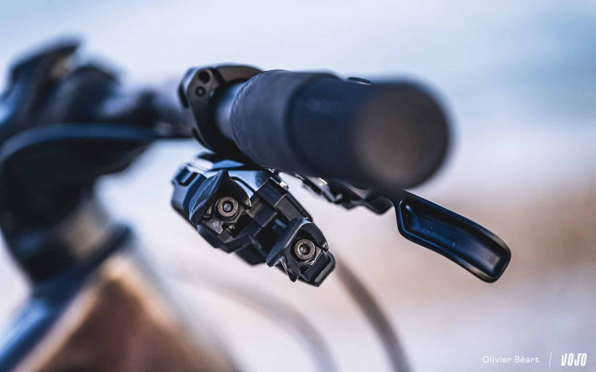 https://www.vojomag.com/app/uploads/2025/06/Shimano XTR 9200 Di2 derailleur shifter batterie test essai avis - Copyright Olivier Beart Vojo Magazine 43 2048x1280.jpg