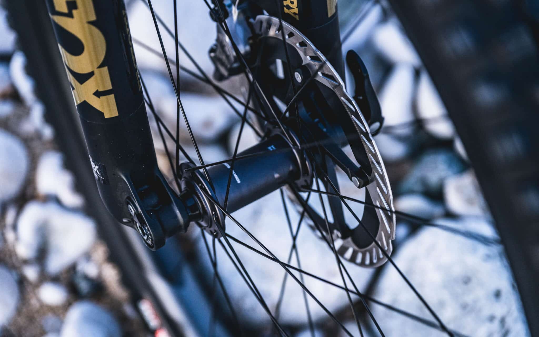 https://www.vojomag.com/app/uploads/2025/06/Shimano XTR 9200 Di2 roues test essai avis - Copyright Olivier Beart Vojo Magazine 10 2048x1280.jpg